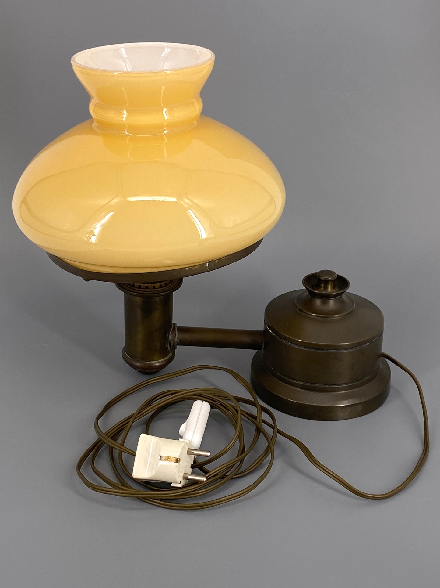 Vintage Tischlampe im Petroleum Stil