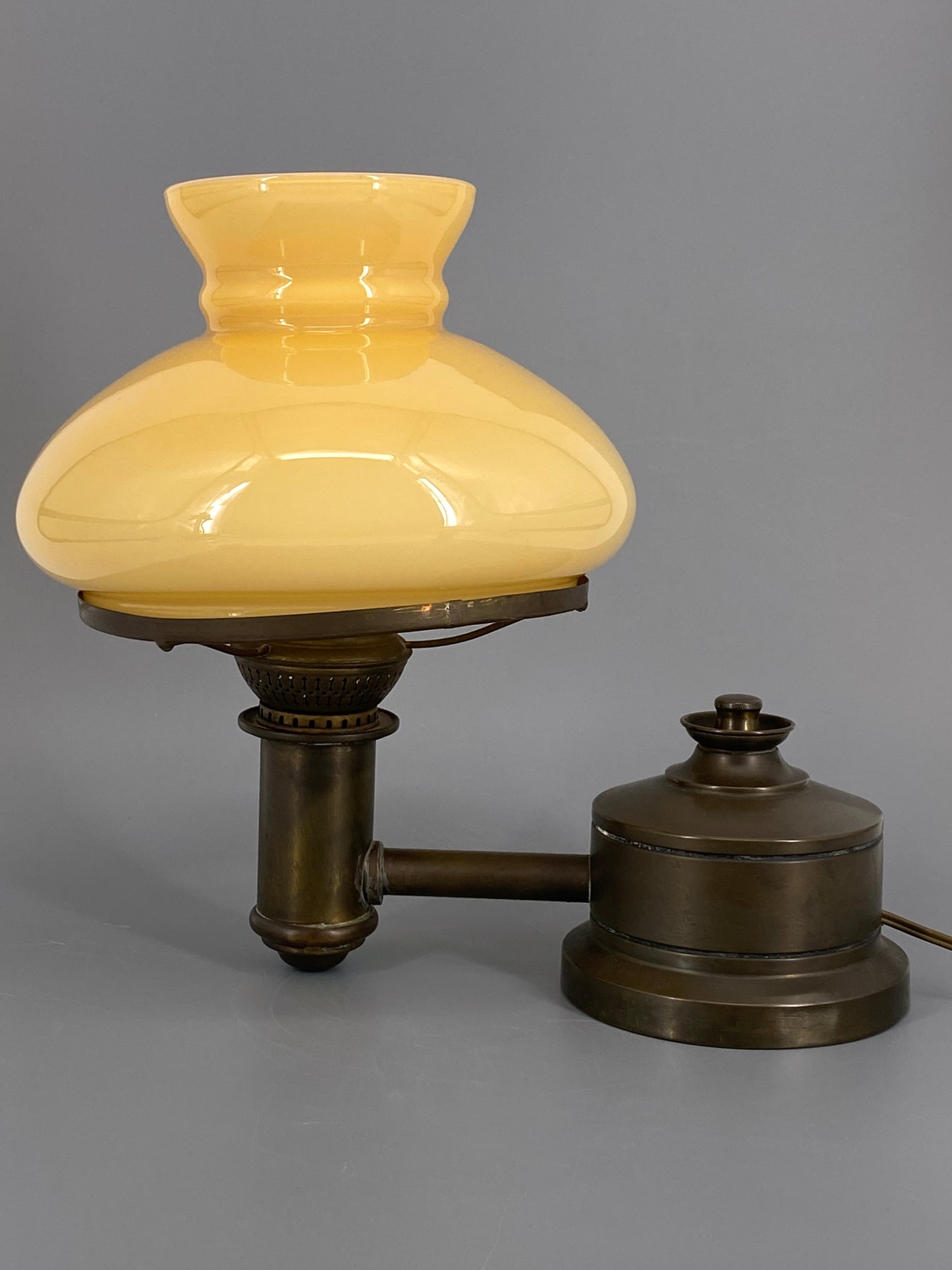 Vintage Tischlampe im Petroleum Stil
