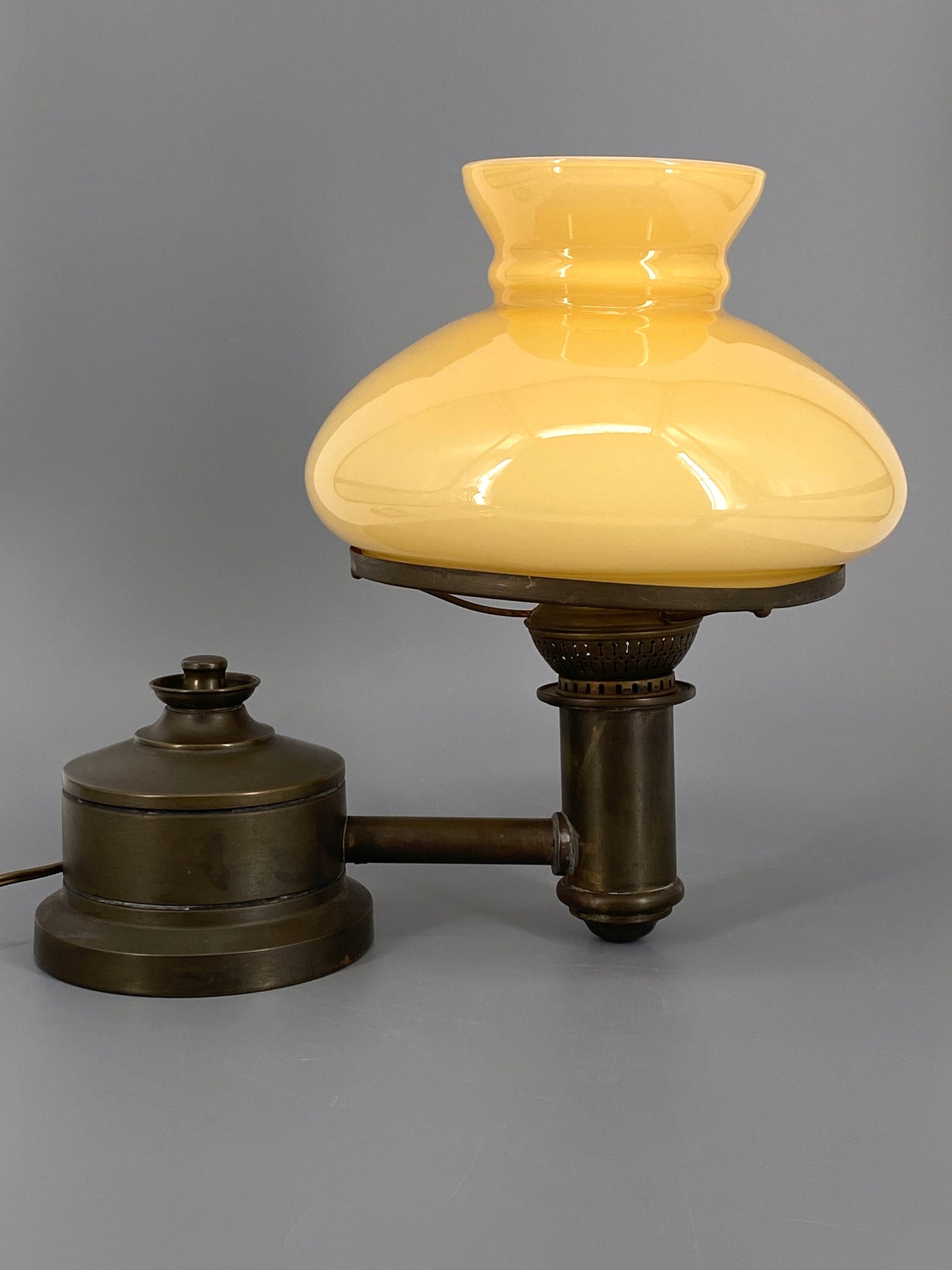 Vintage Tischlampe im Petroleum Stil
