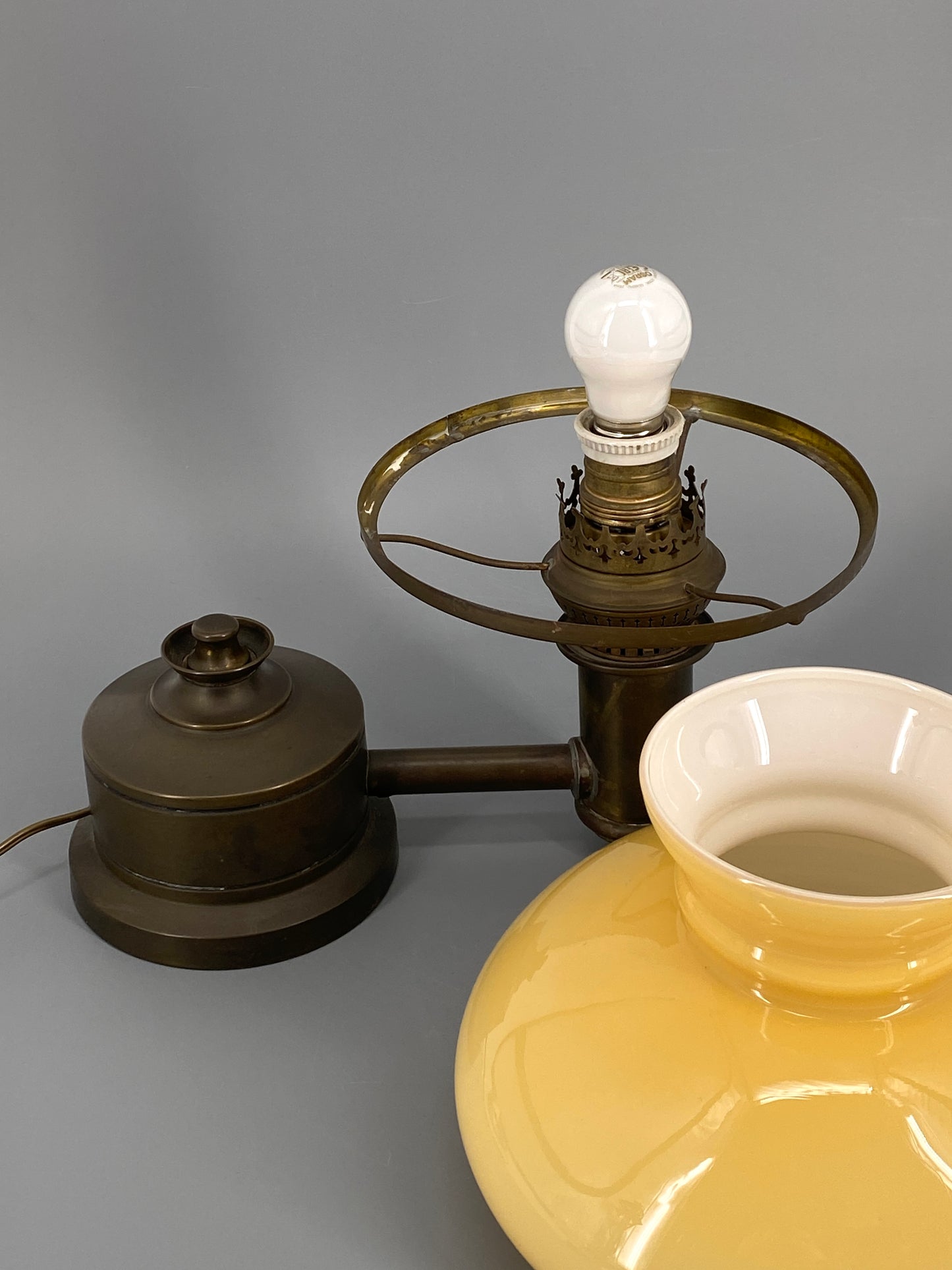 Vintage Tischlampe im Petroleum Stil