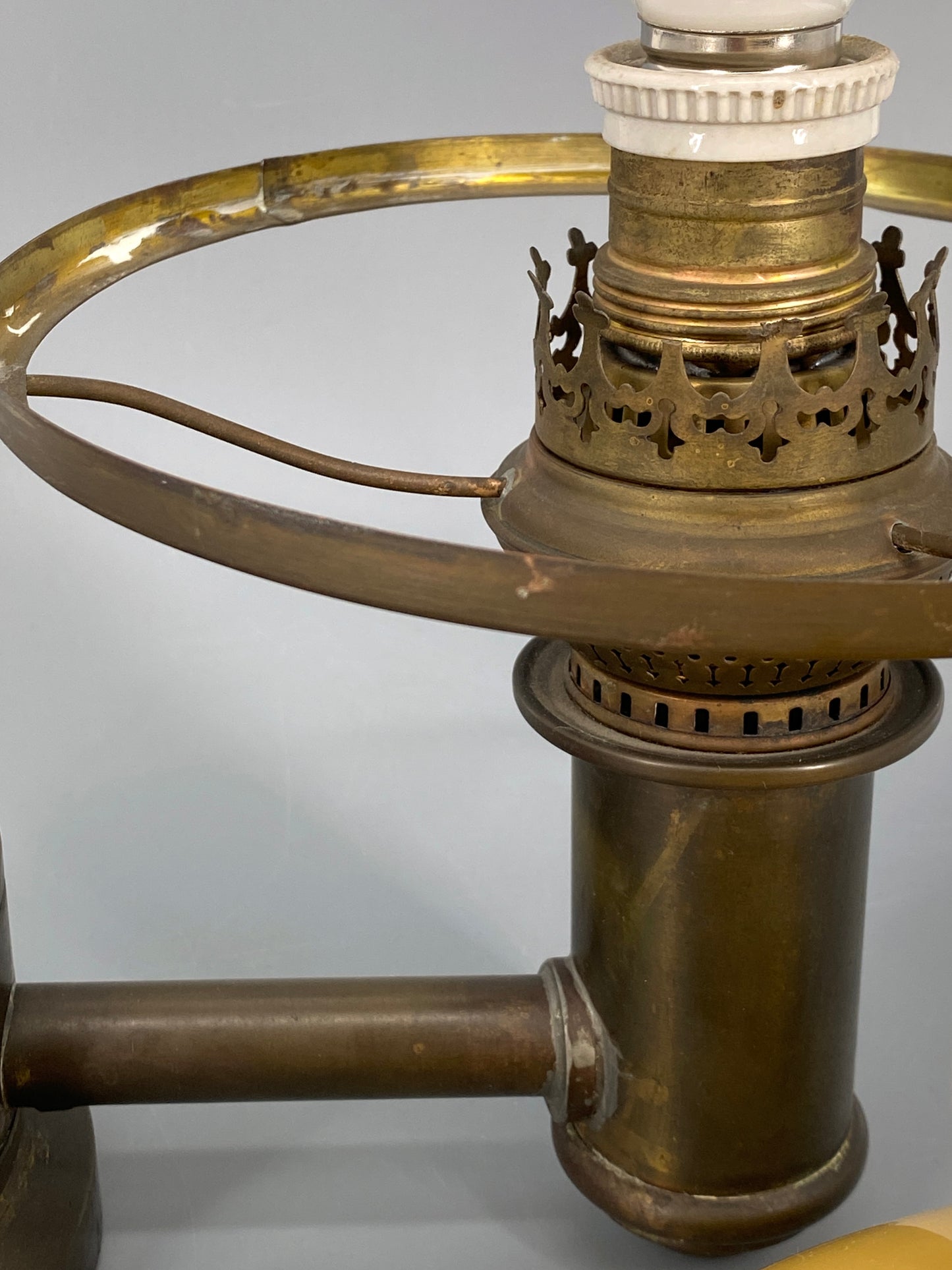 Vintage Tischlampe im Petroleum Stil