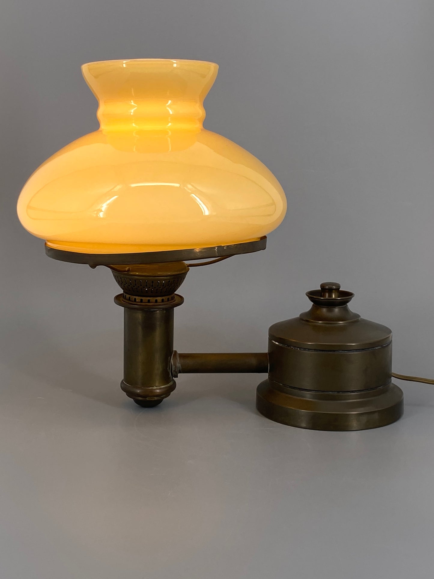 Vintage Tischlampe im Petroleum Stil