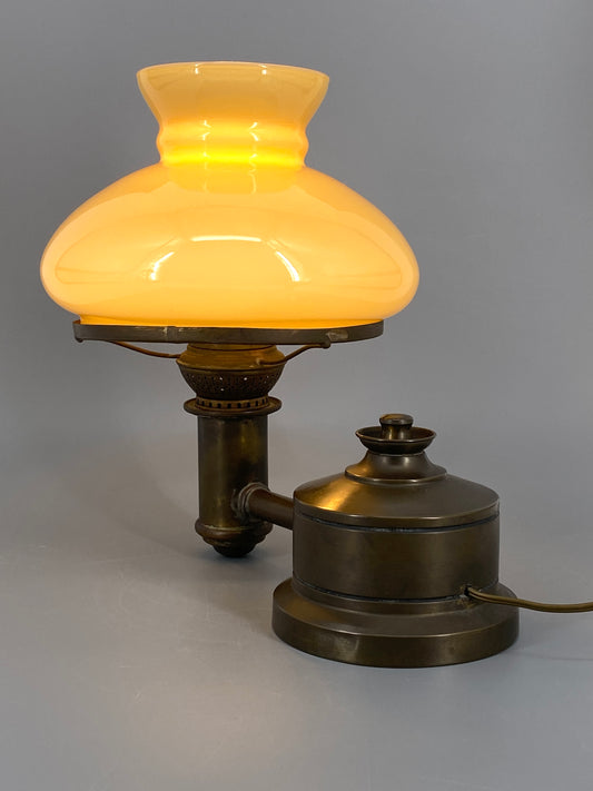 Vintage Tischlampe im Petroleum Stil