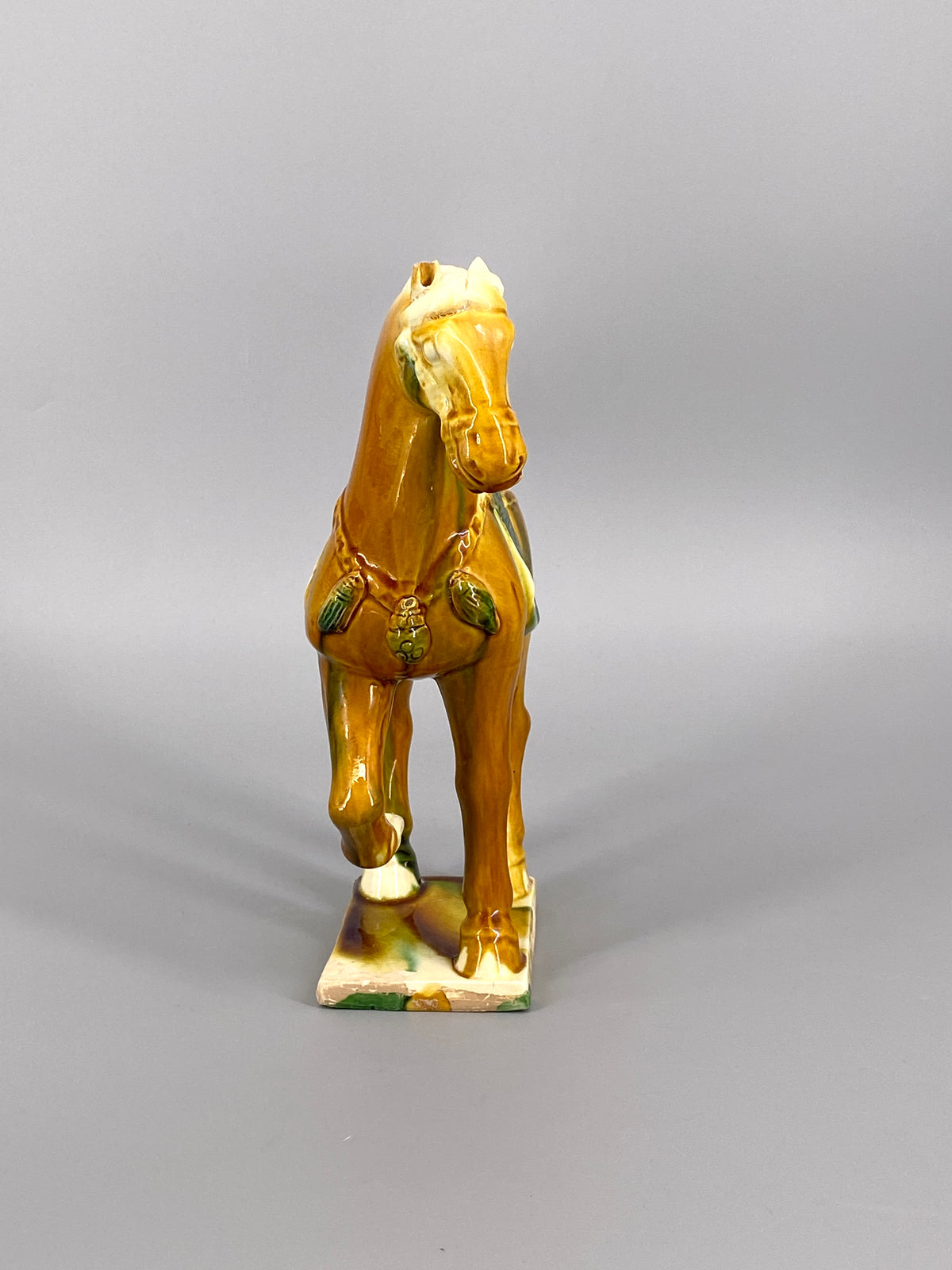 chinesische Pferdefigur aus glasierter Keramik