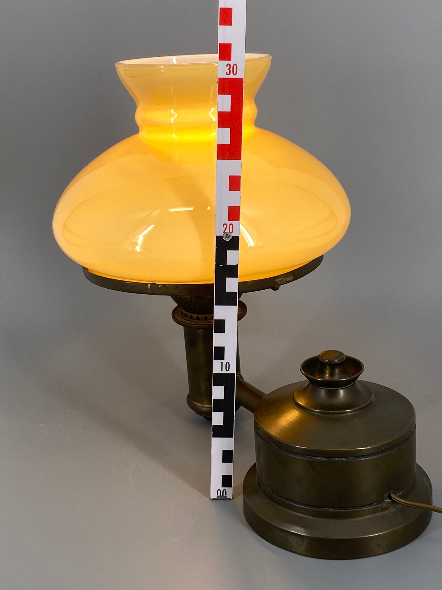 Vintage Tischlampe im Petroleum Stil