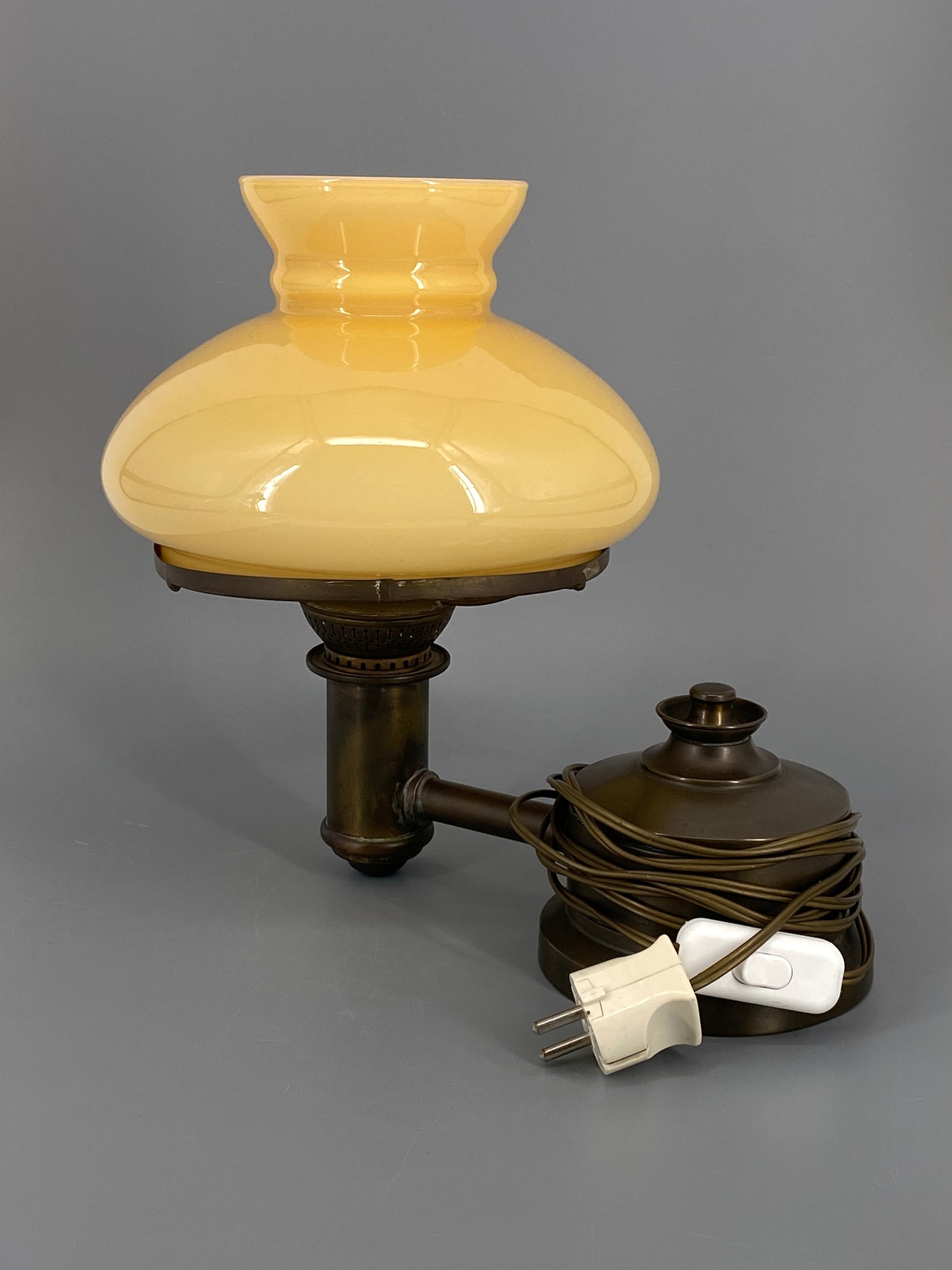 Vintage Tischlampe im Petroleum Stil