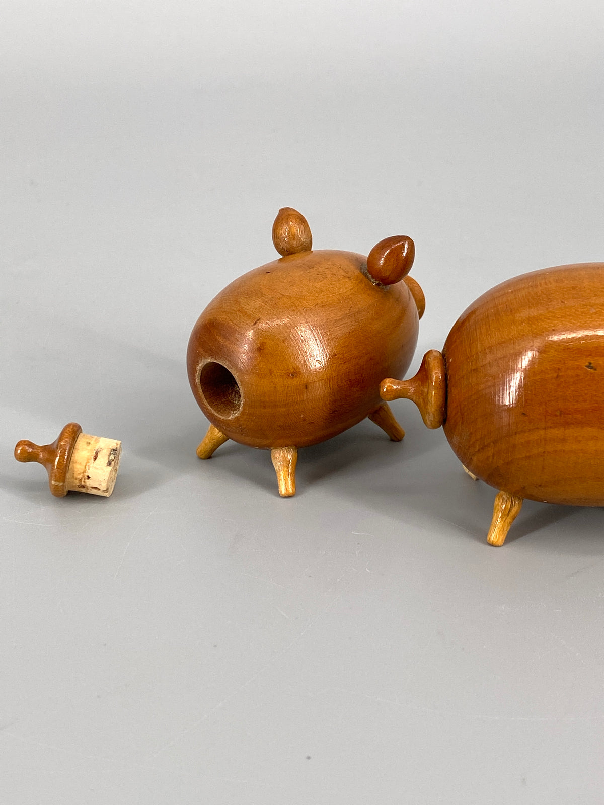 Mid Century Schweine als Salz- und Pfefferstreuer aus Holz, 1960er