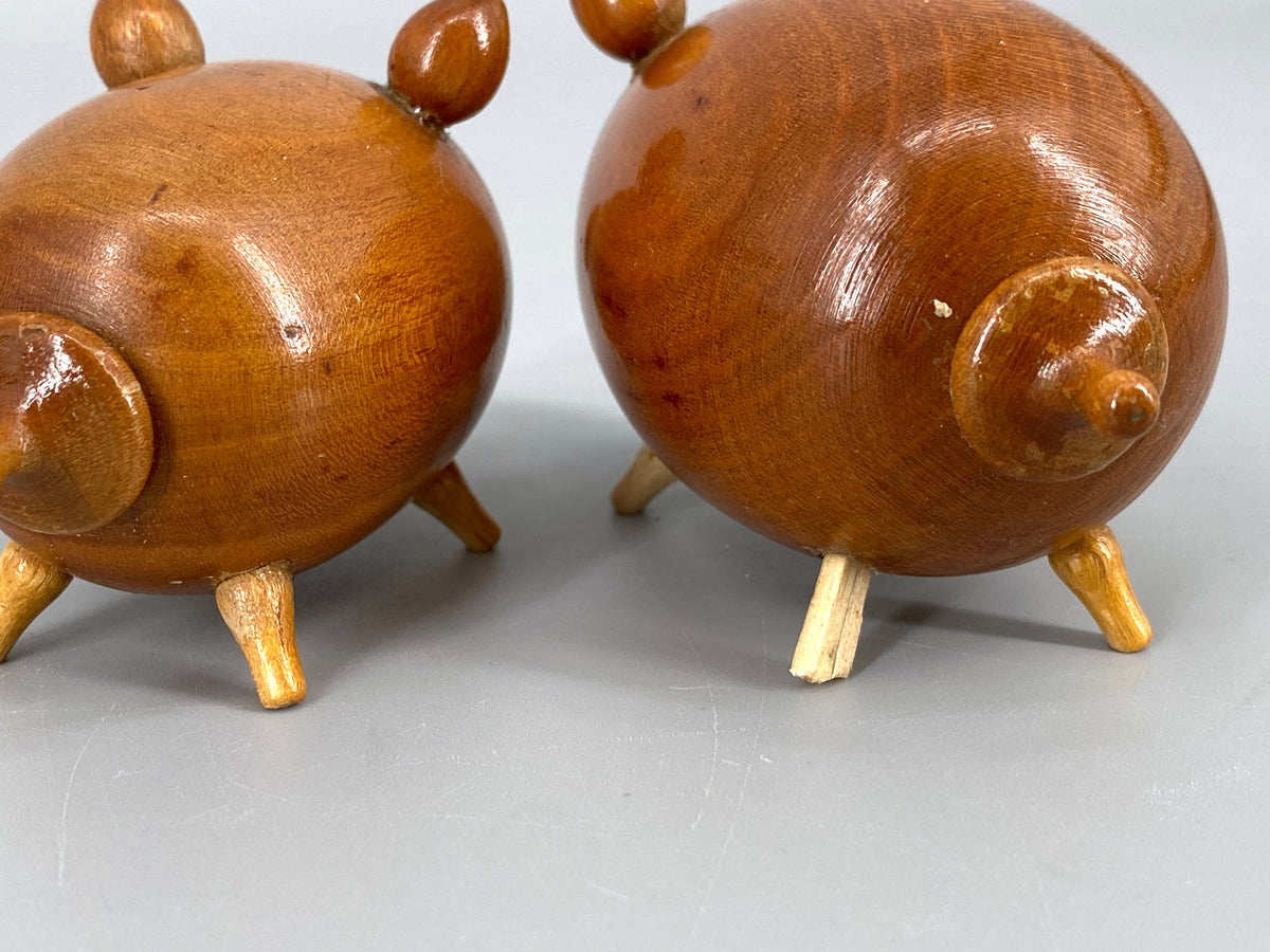 Mid Century Schweine als Salz- und Pfefferstreuer aus Holz, 1960er