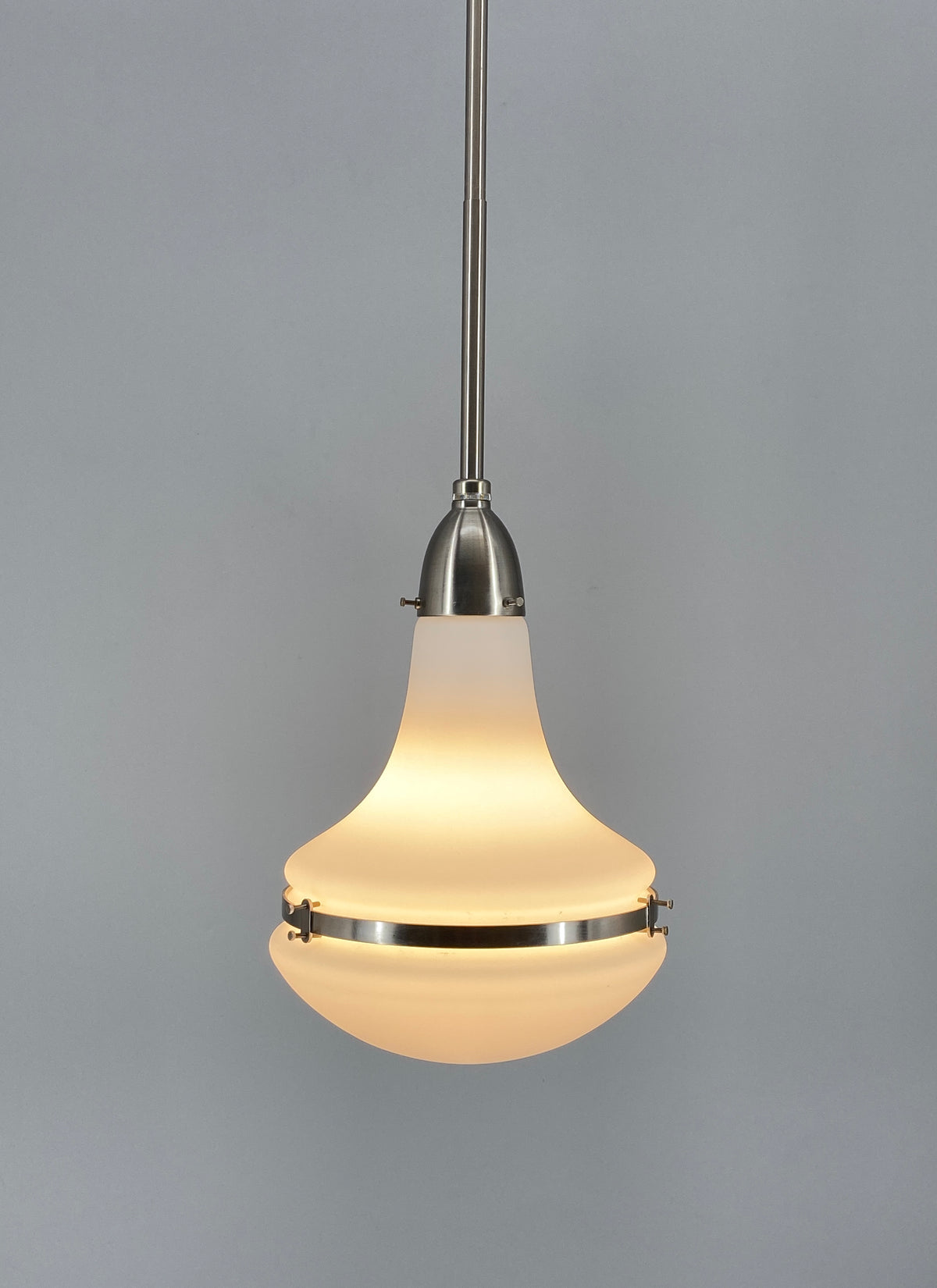 Hängelampe "PS 49" oder Luzette von Berliner Messinglampen, moderner Nachbau des Entwurfs von Peter Behrens um 1908