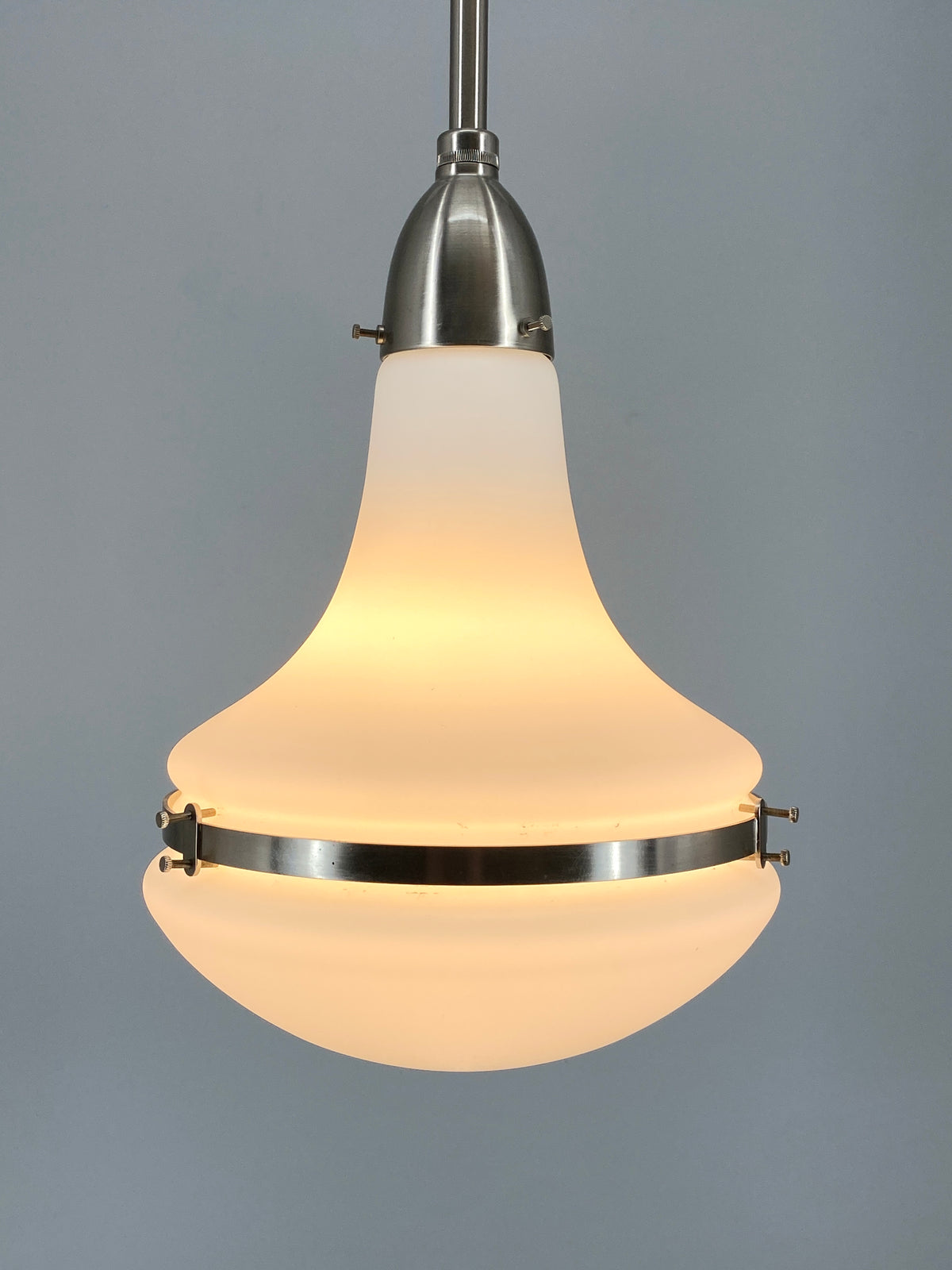 Hängelampe "PS 49" oder Luzette von Berliner Messinglampen, moderner Nachbau des Entwurfs von Peter Behrens um 1908