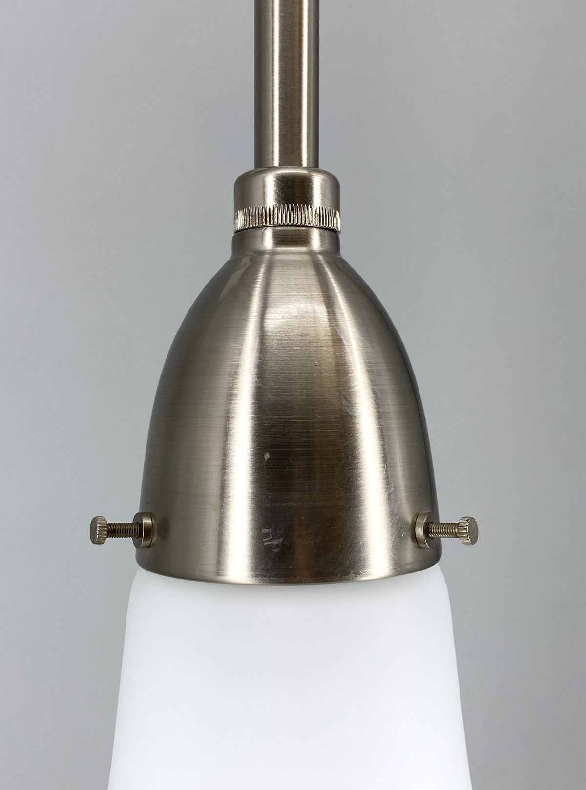 Hängelampe "PS 49" oder Luzette von Berliner Messinglampen, moderner Nachbau des Entwurfs von Peter Behrens um 1908