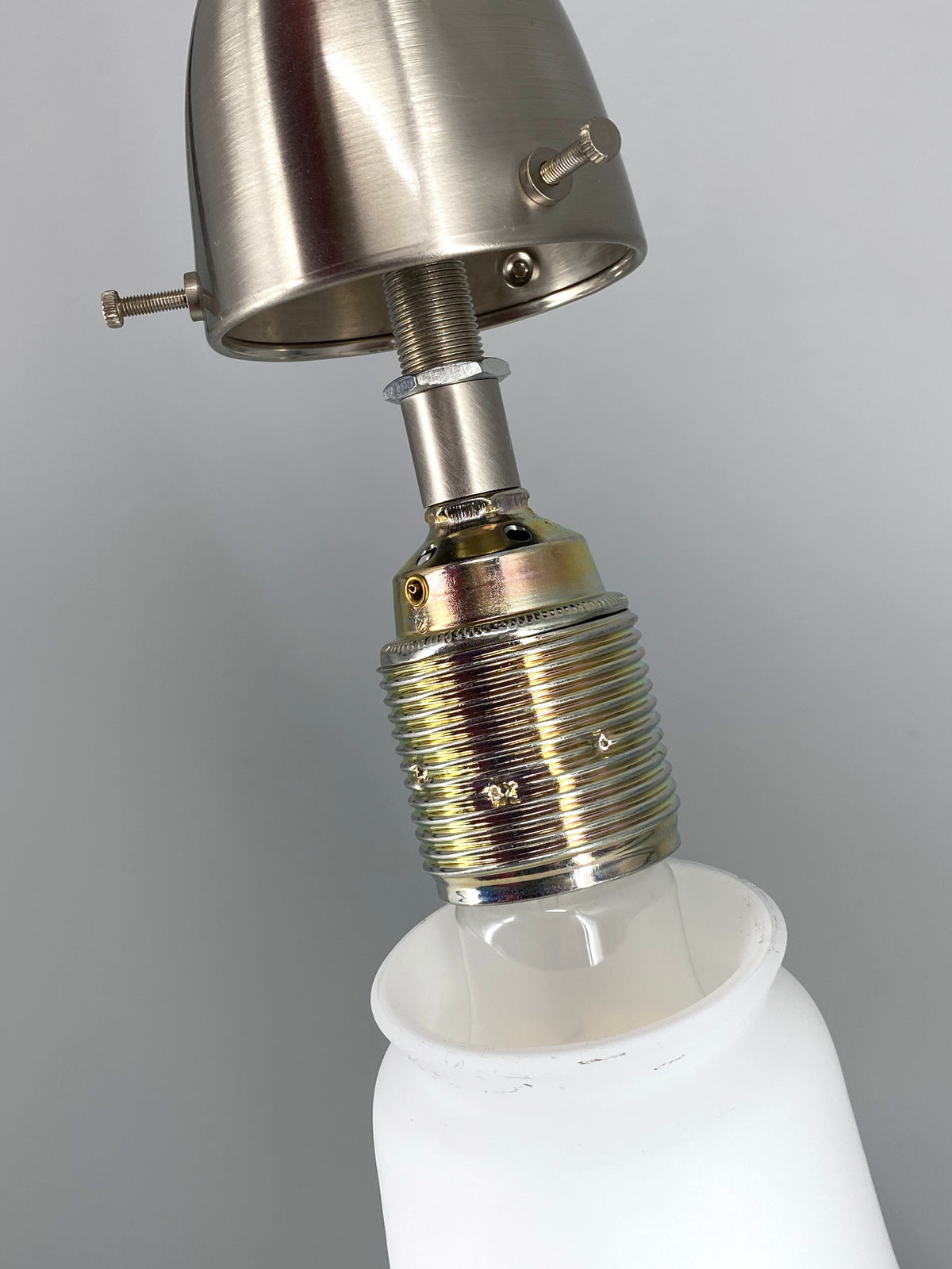 Hängelampe "PS 49" oder Luzette von Berliner Messinglampen, moderner Nachbau des Entwurfs von Peter Behrens um 1908