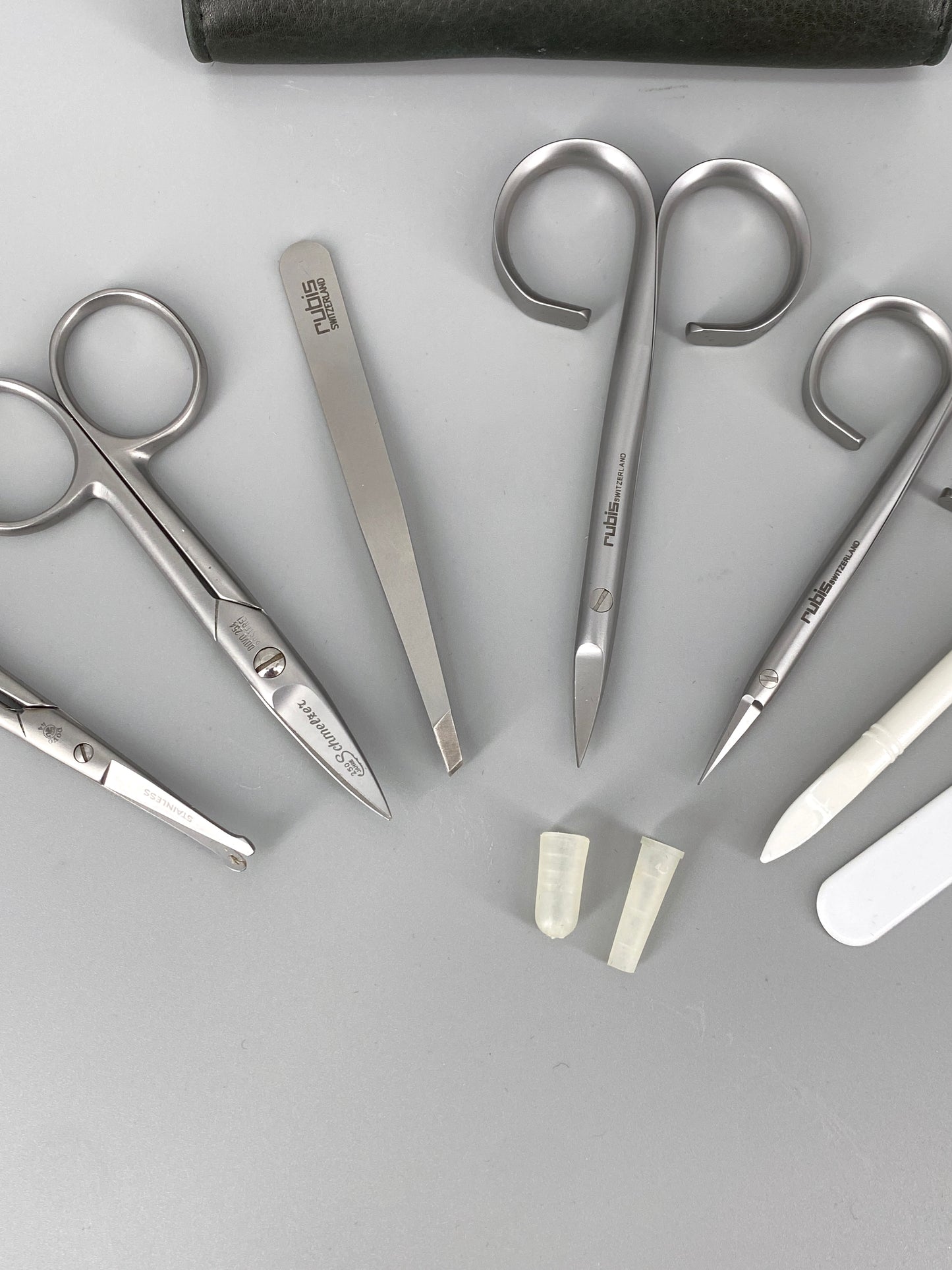7-Teiliges Maniküre/Pediküre Set von Pro-Idee mit Utensilien von Dovo und Rubis