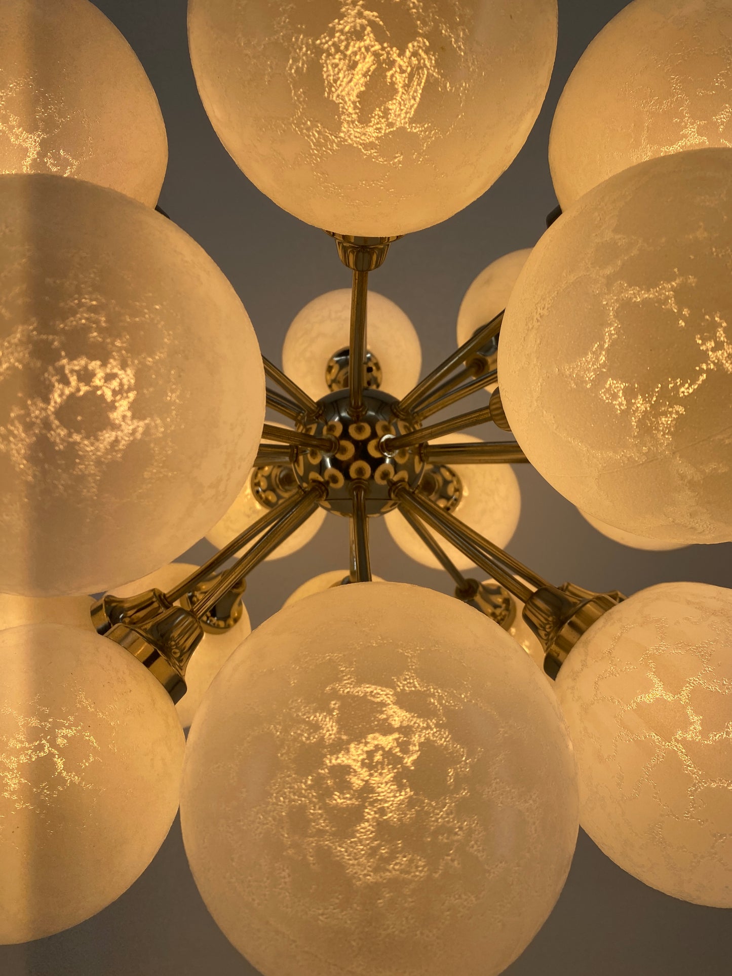 Space Age Sputnik Kronleuchter, 24-flammig, Rupert Nikoll zugeschrieben, Österreich 1970er