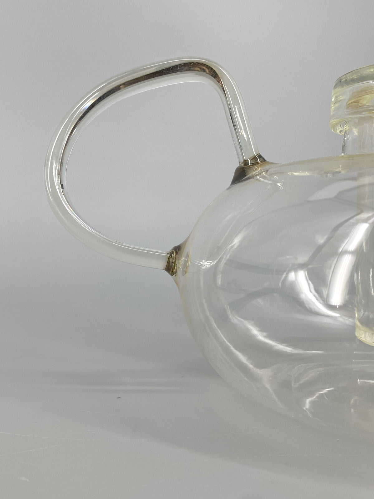 Teekanne mit Teesieb und Deckel von Wilhelm Wagenfeld (1900–1990), 1,5L, Jenaer Glas