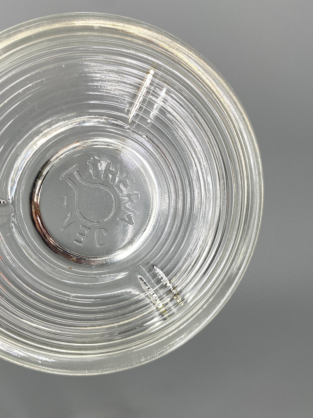 Teekanne mit Teesieb und Deckel von Wilhelm Wagenfeld (1900–1990), 1,5L, Jenaer Glas