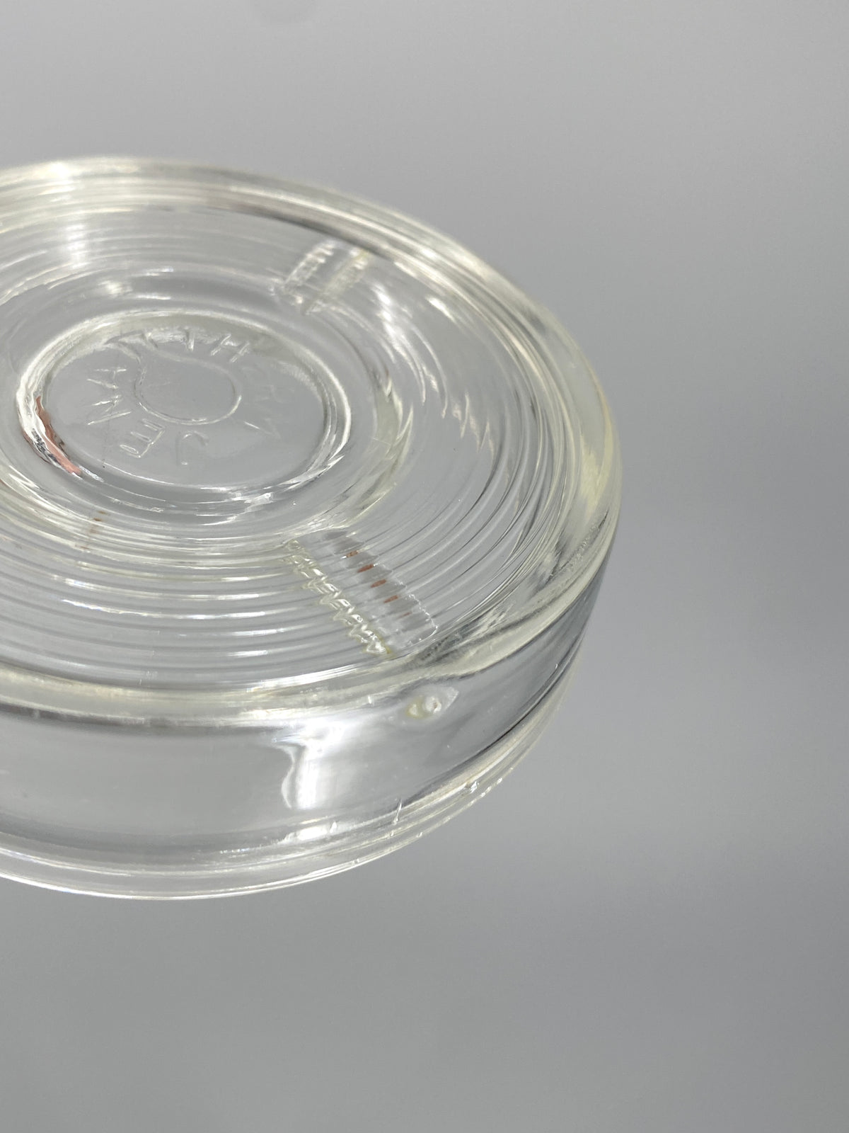 Teekanne mit Teesieb und Deckel von Wilhelm Wagenfeld (1900–1990), 1,5L, Jenaer Glas