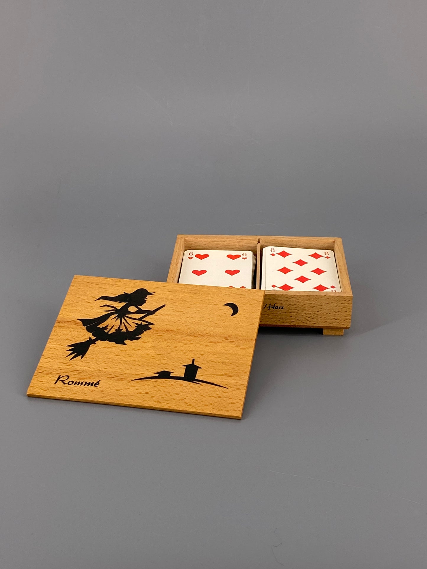 Spielkartenbox aus Holz mit Rommé Karten, Harz