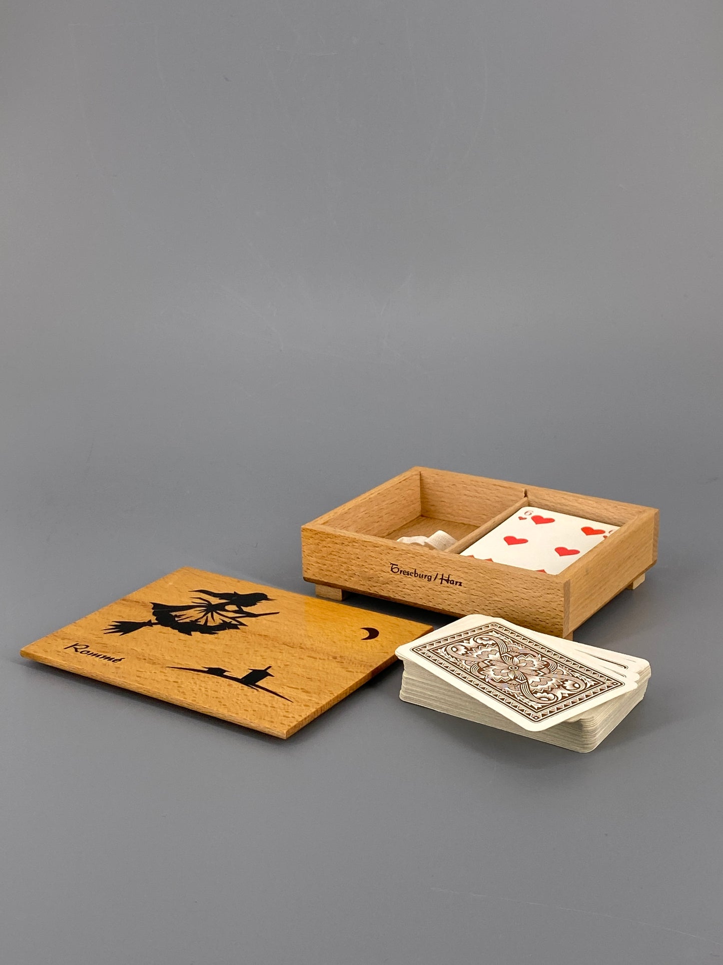 Spielkartenbox aus Holz mit Rommé Karten, Harz