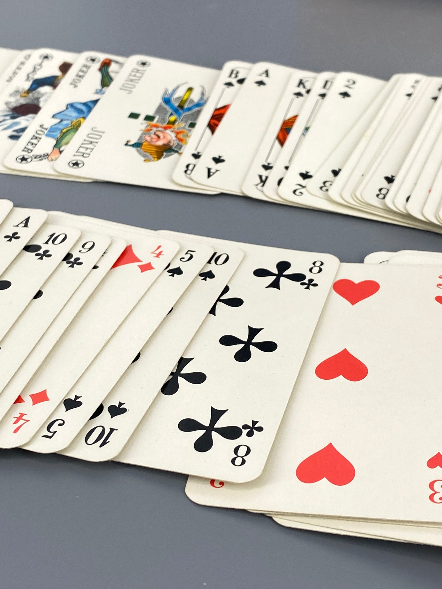 Spielkartenbox aus Holz mit Rommé Karten, Harz