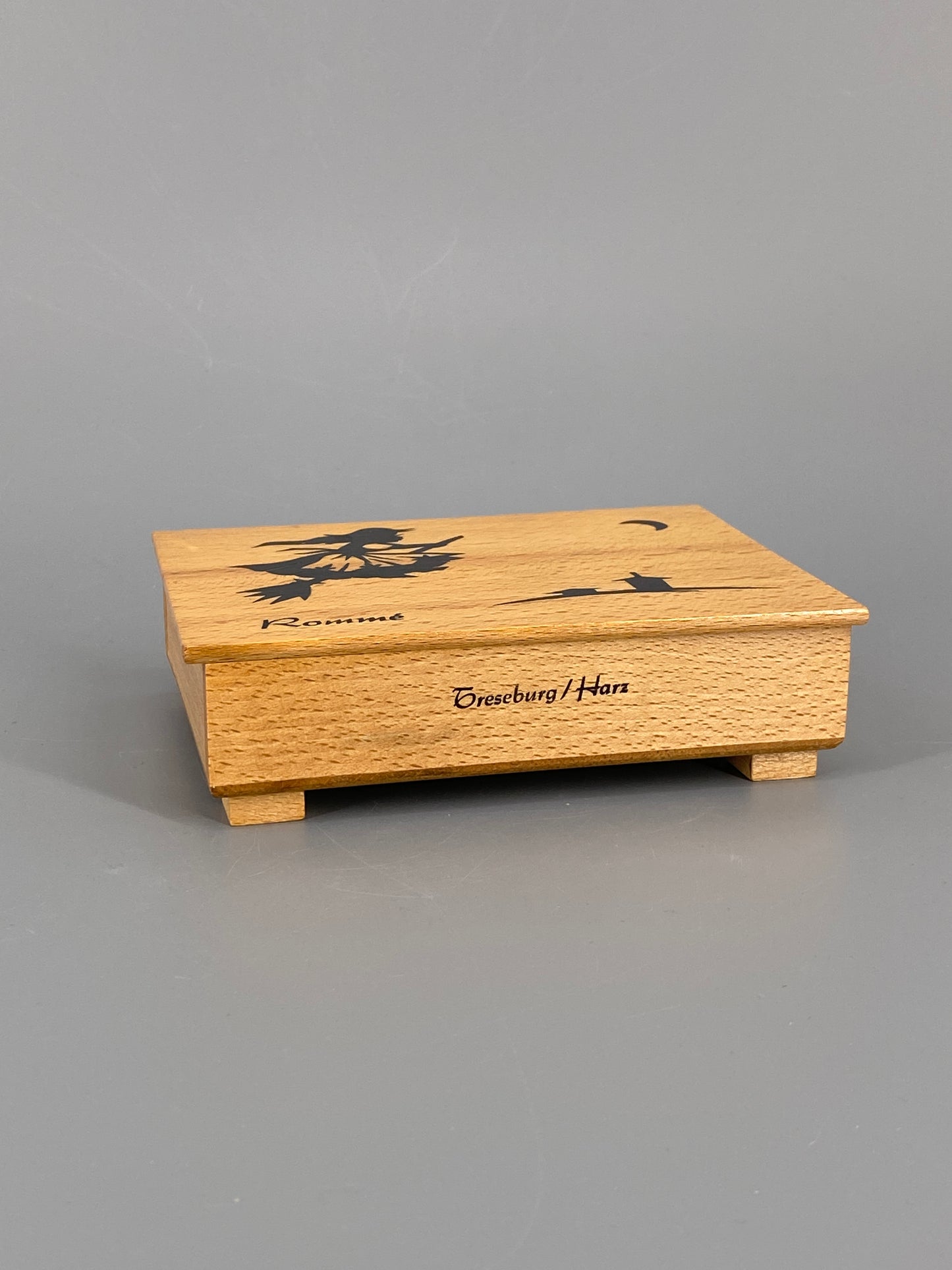 Spielkartenbox aus Holz mit Rommé Karten, Harz