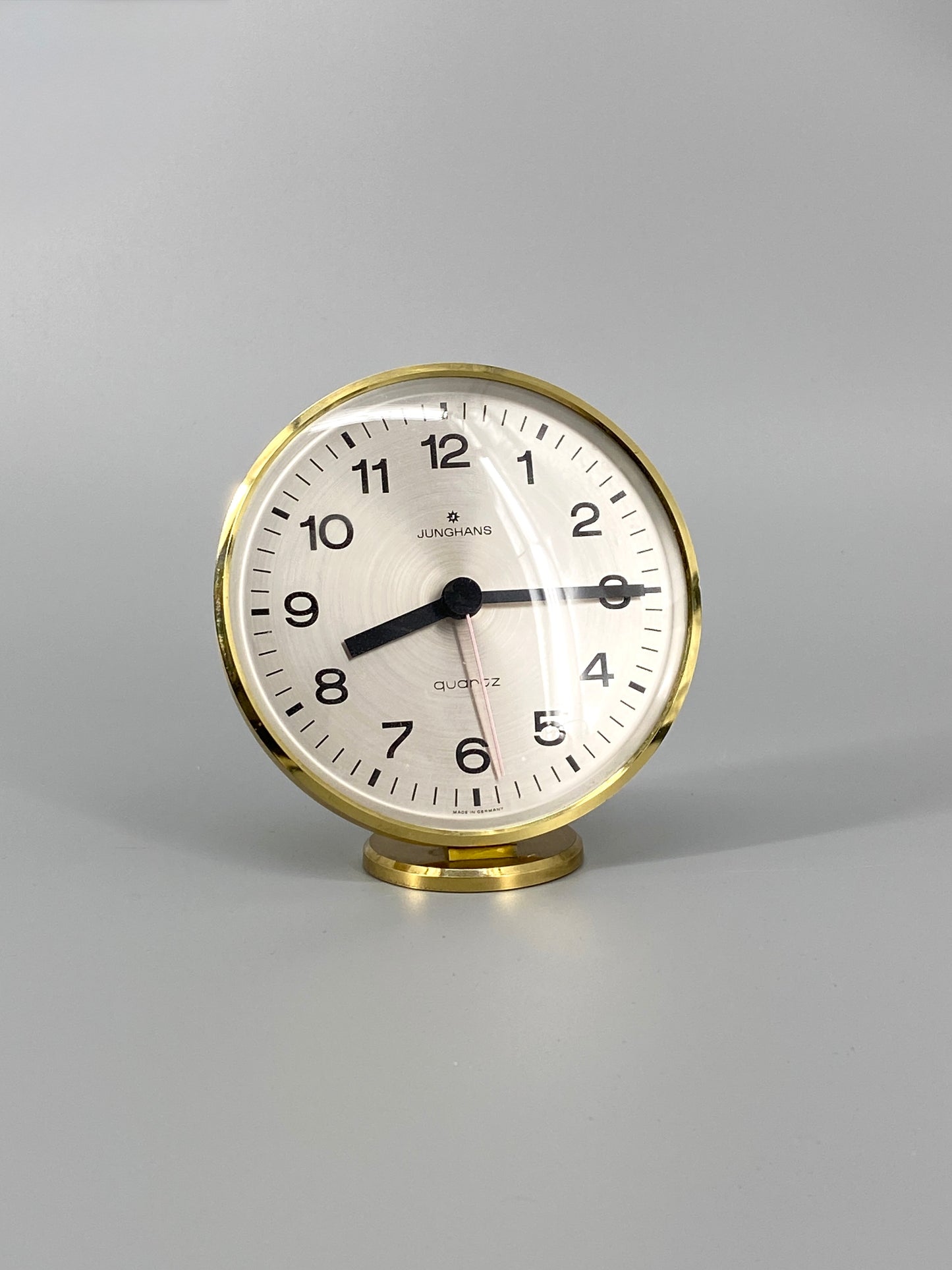 goldene, runde Tischuhr von Junghans, Quartz Uhrwerk, 70er