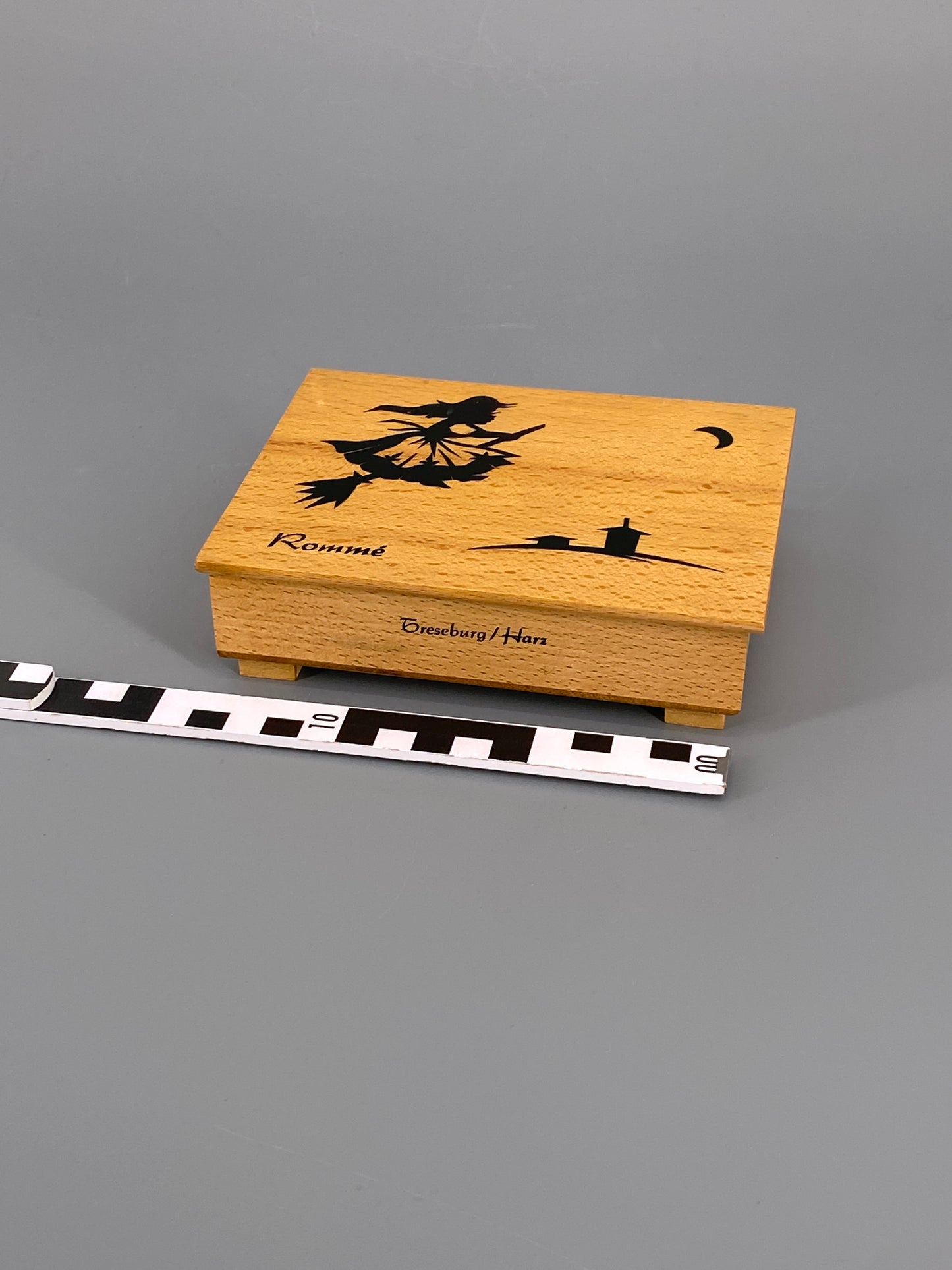 Spielkartenbox aus Holz mit Rommé Karten, Harz