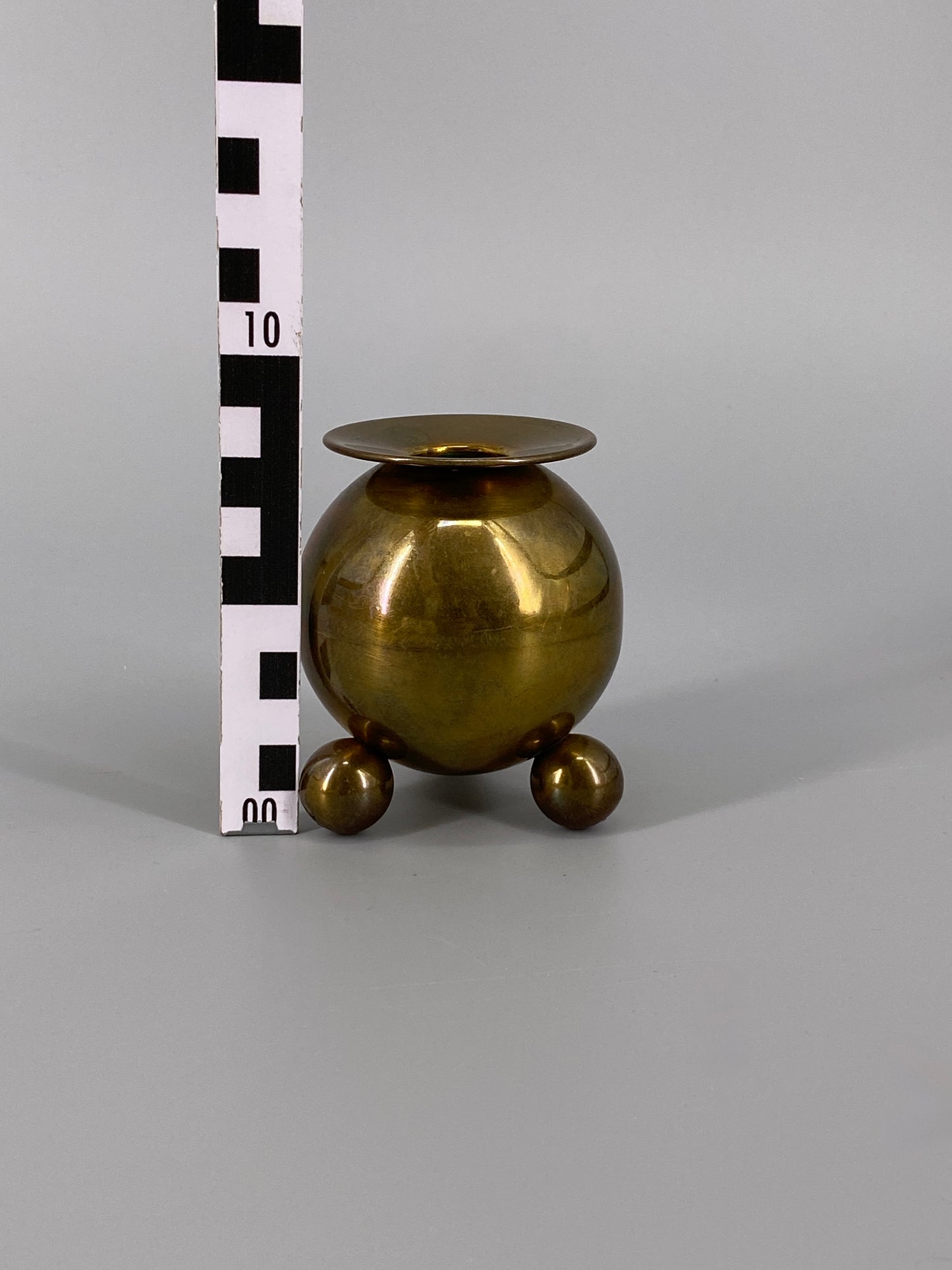 Kugelförmiger Kerzenhalter aus Messing, wird Gusum Bruk zugeschrieben, Schweden, 1960er