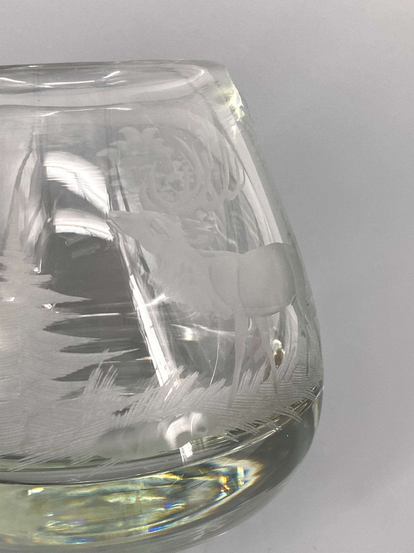 Kristallglas Krug mit filigraner Gravur, Hirsch und Wald Dekor