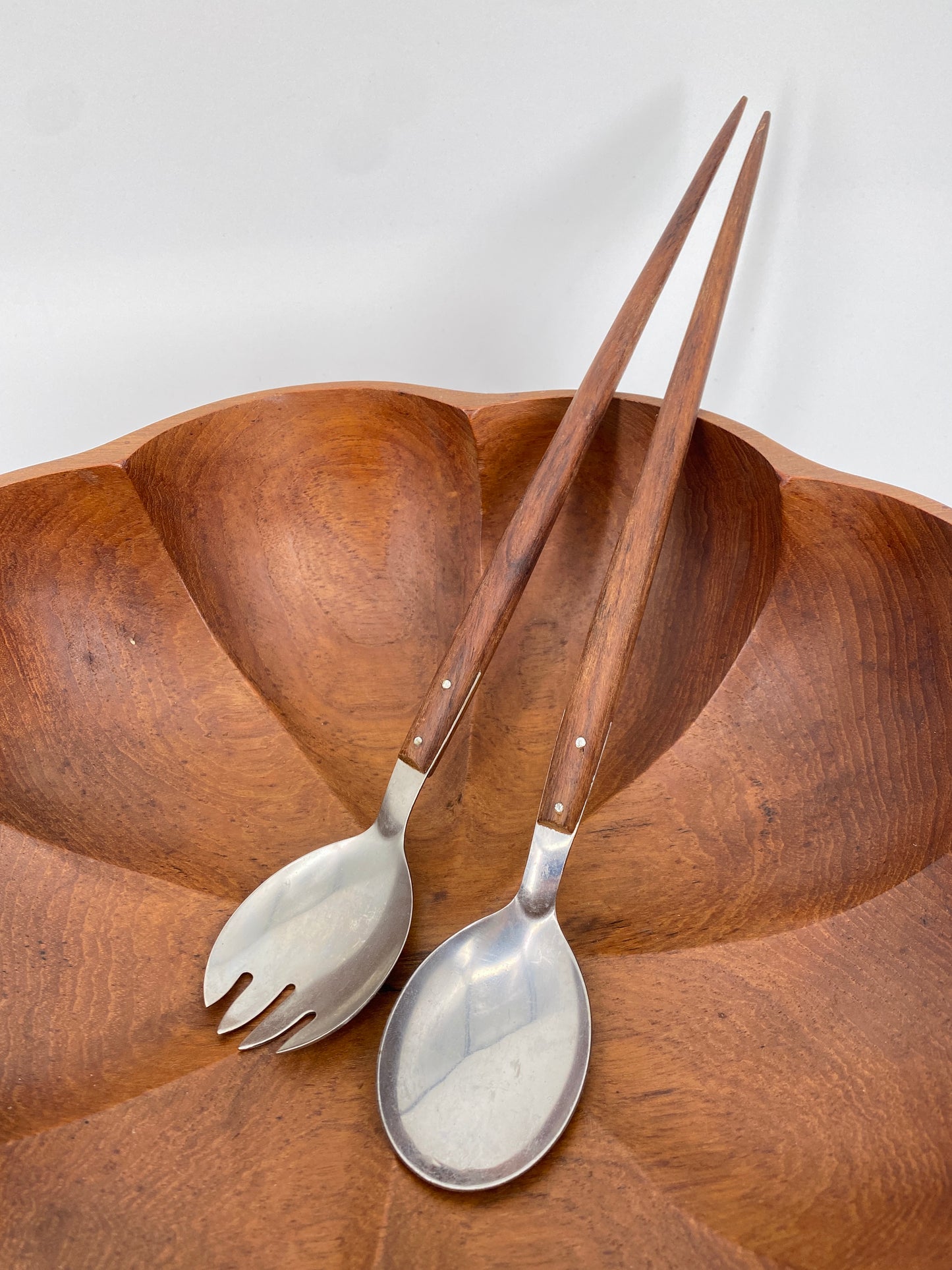 Schüssel und Salatbesteck aus Teak, 60er 70er