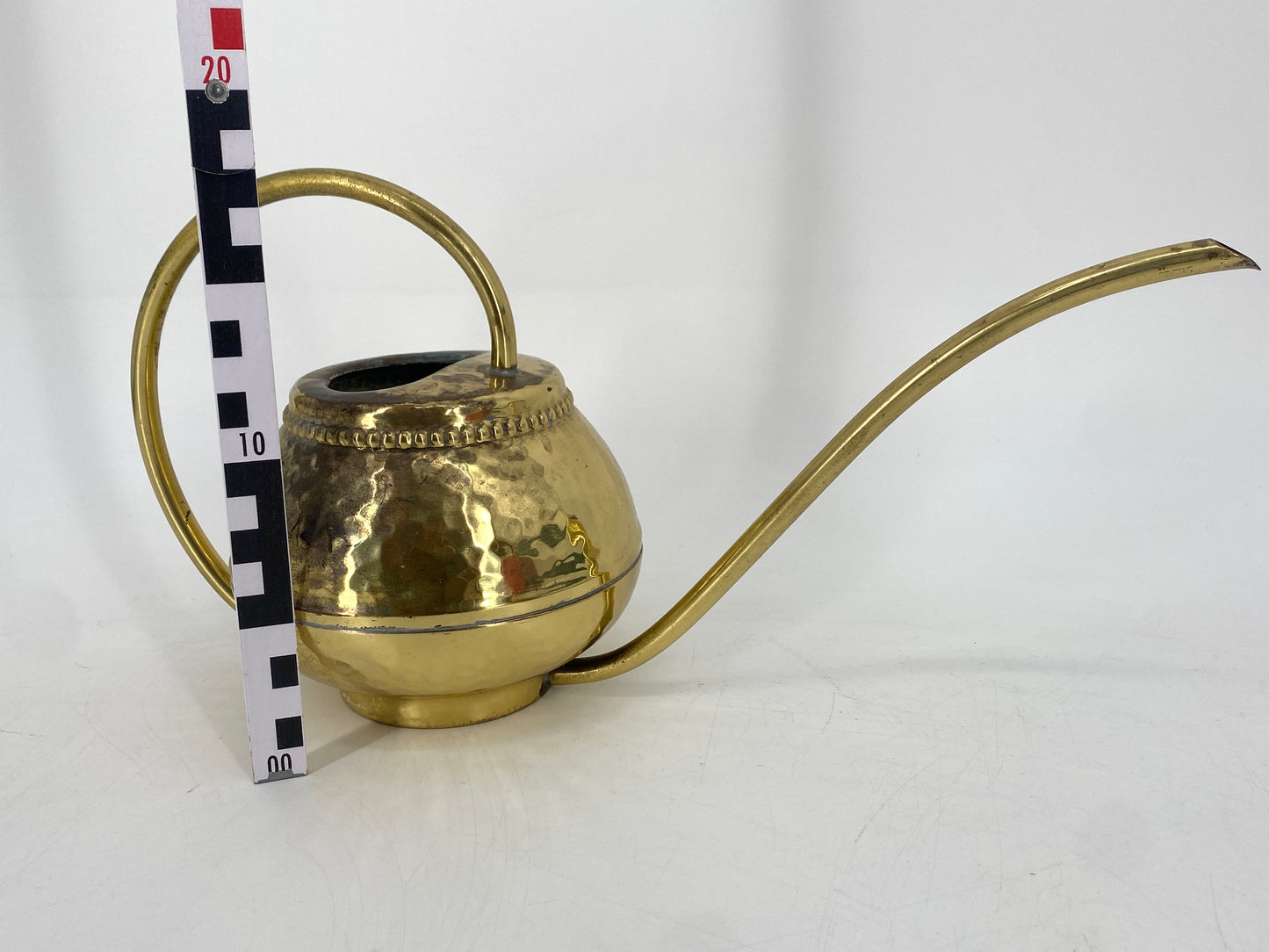 Mid Centruy Design Gießkanne aus Messing mit Hammerschlagdekor, Deutschland 1960er