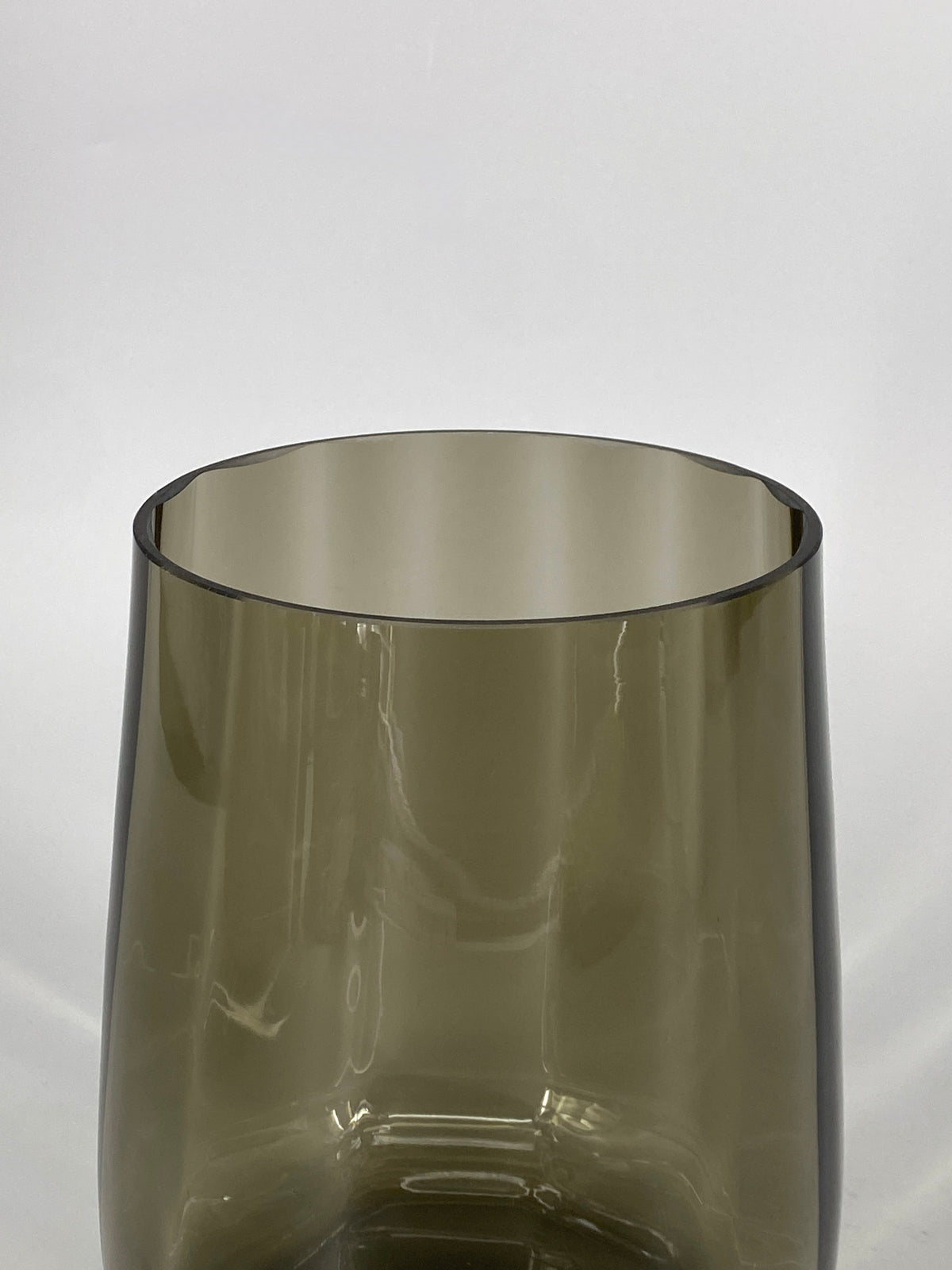 Mid Century Blumenvase aus grauem Glas, 1960er