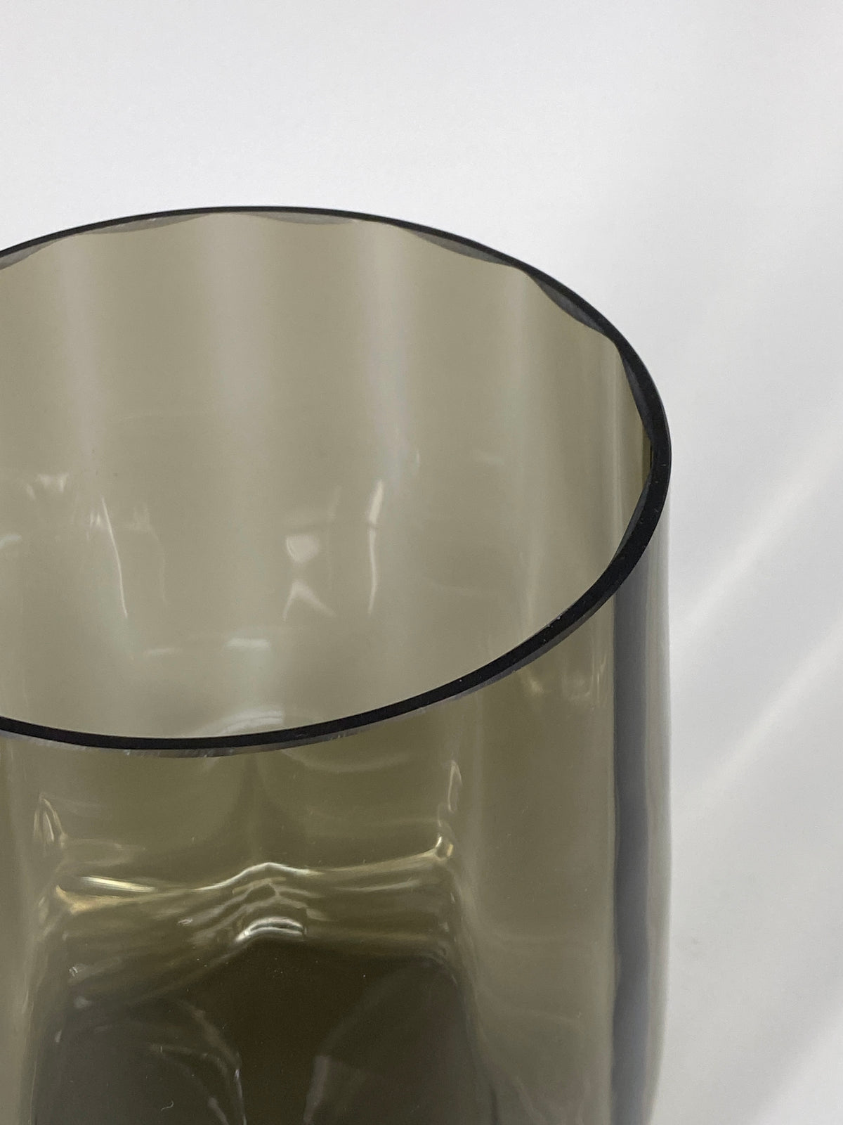 Mid Century Blumenvase aus grauem Glas, 1960er