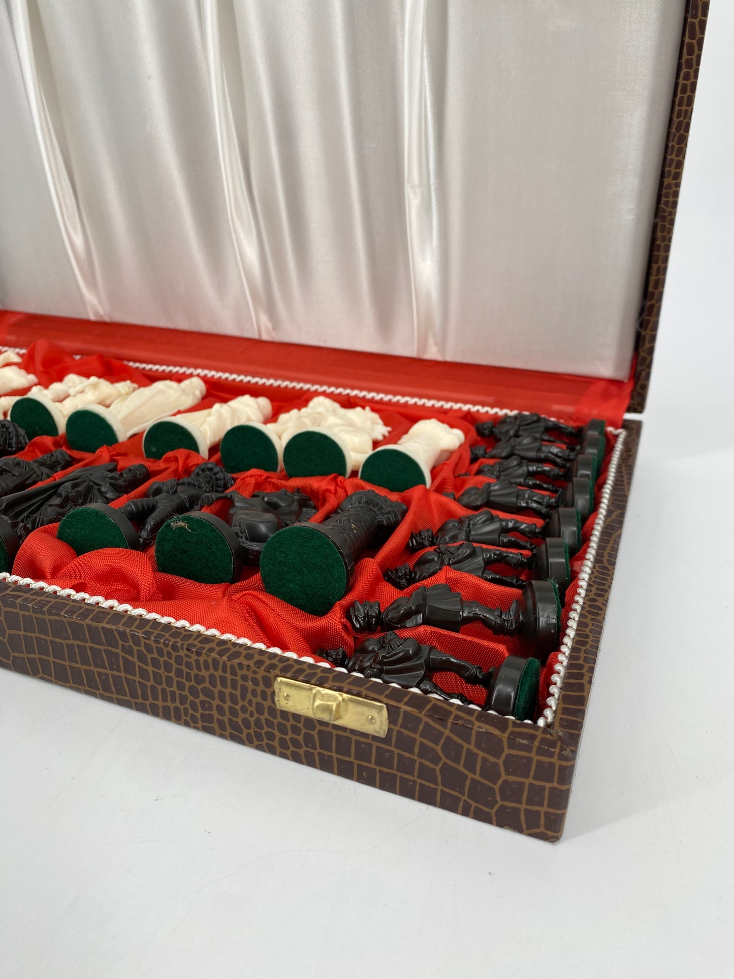 Schachfiguren Set mit Koffer