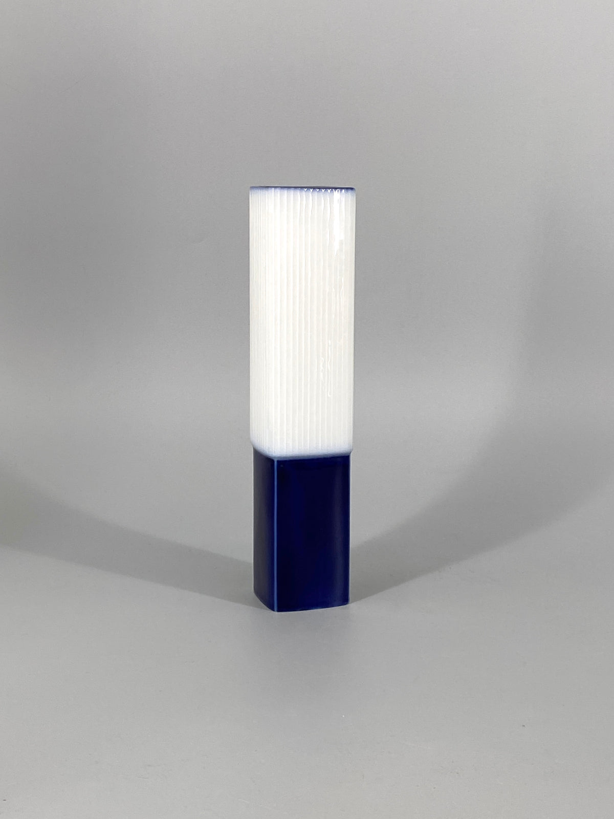 Ikebana Pilaster Vase in Blau von Hans Theo Baumann für KPM, Berlin, 1960er