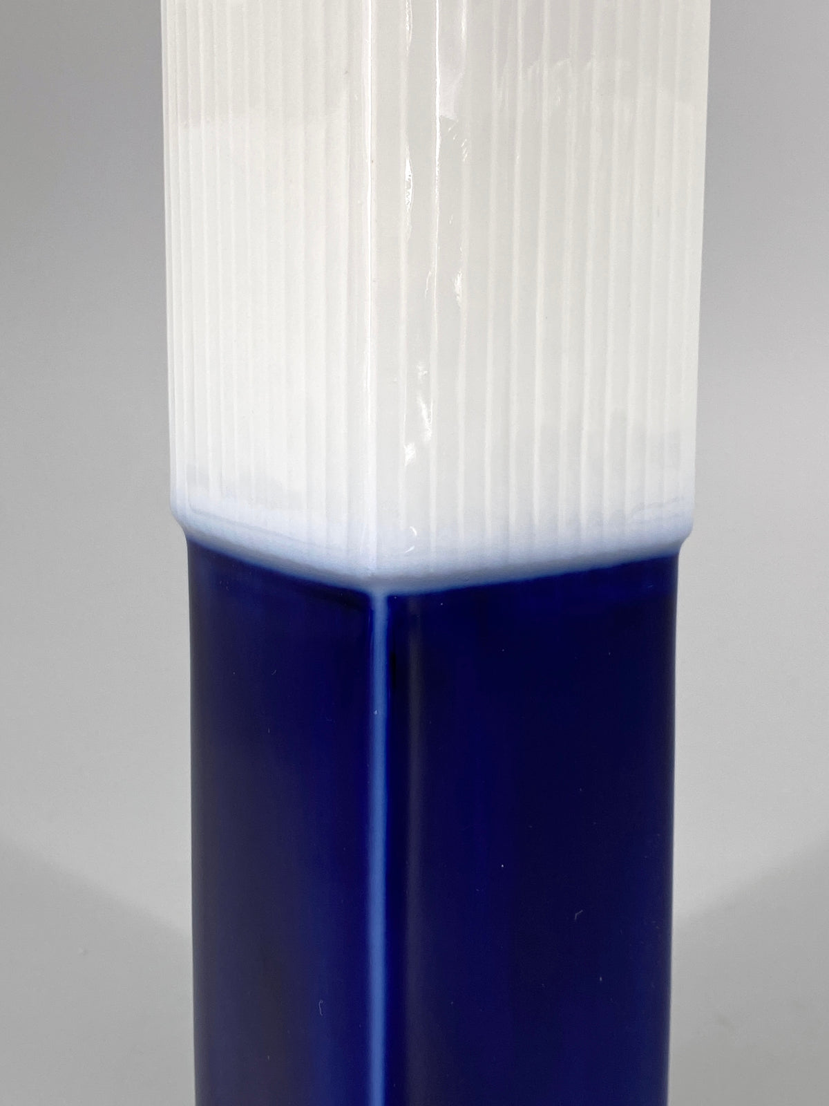 Ikebana Pilaster Vase in Blau von Hans Theo Baumann für KPM, Berlin, 1960er