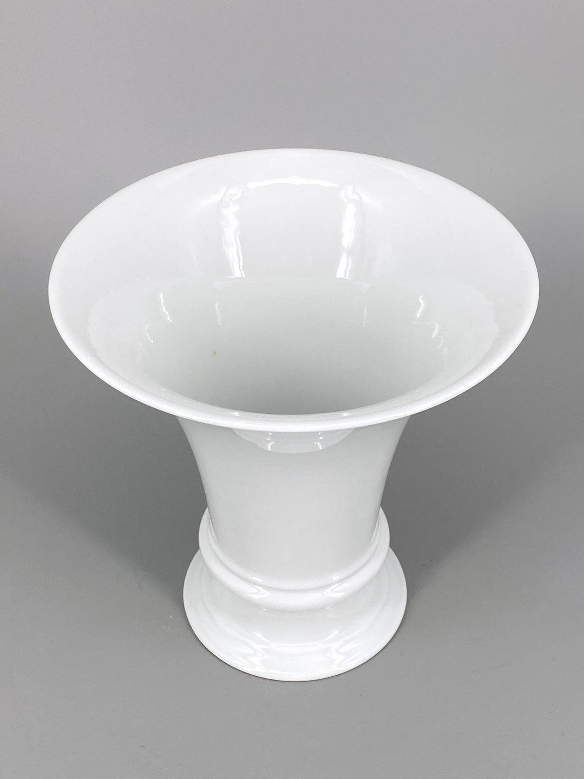weiße Trompetenform Vase "74719" aus Porzellan von Fürstenberg