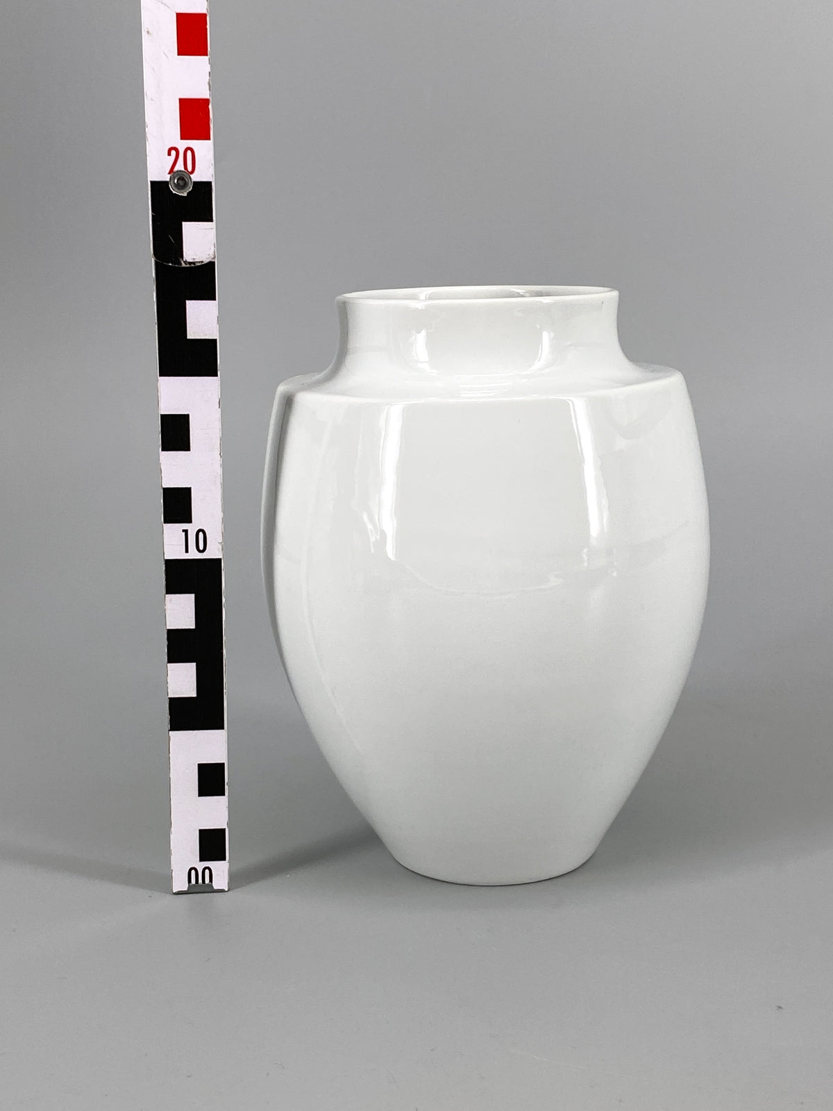 abgerundete weiße Porzellan Vase "140920" von Fürstenberg