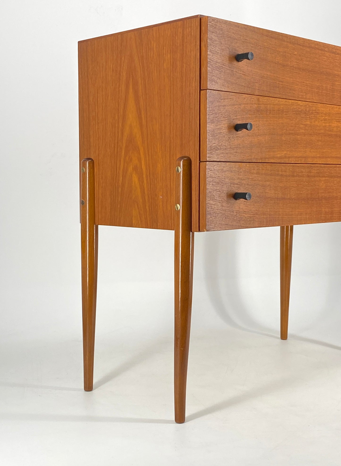 Kleine Kommode aus Teakholz, Deutschland, 1950/60er