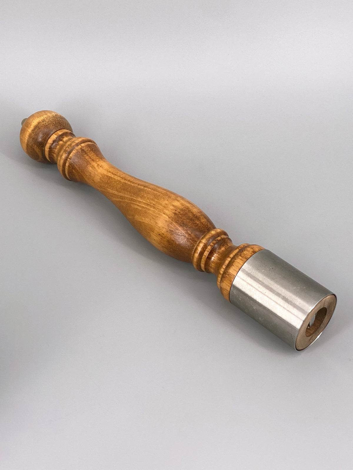 große Pfeffermühle aus Holz und Carbonstahl von Holar, Taiwan, vintage