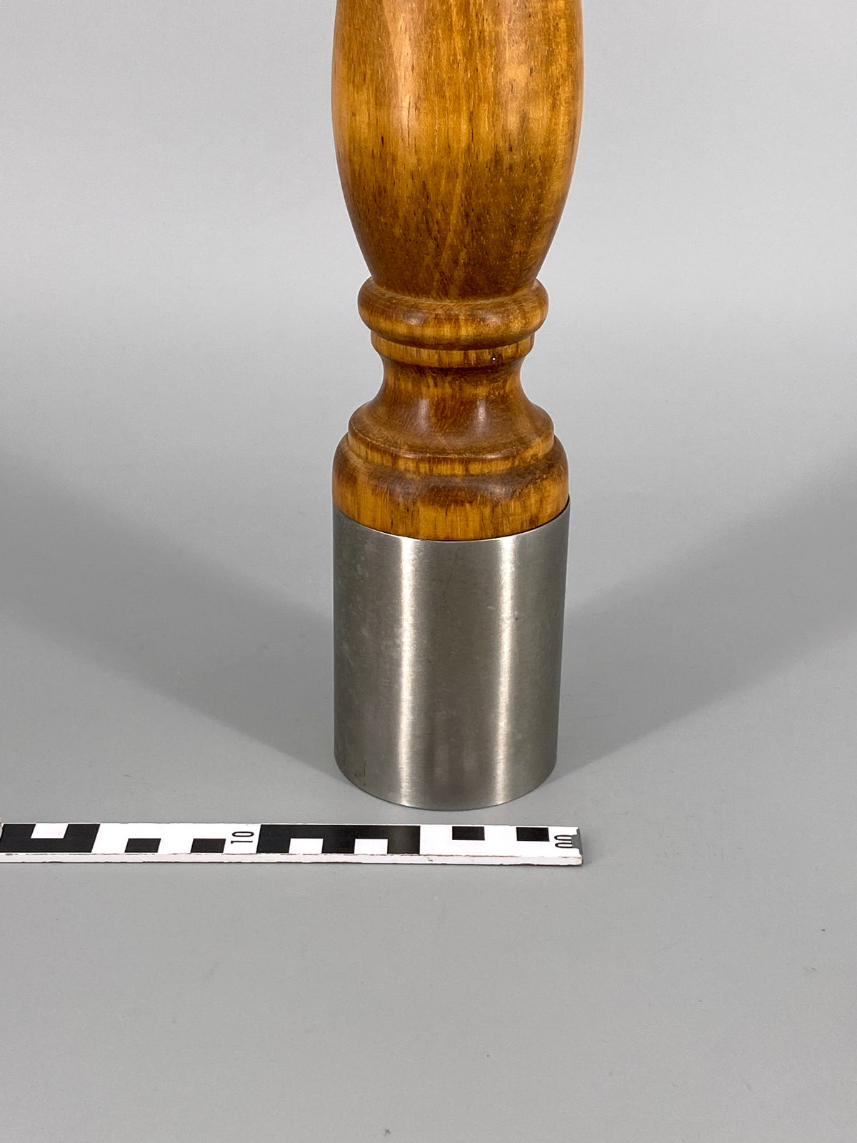 große Pfeffermühle aus Holz und Carbonstahl von Holar, Taiwan, vintage