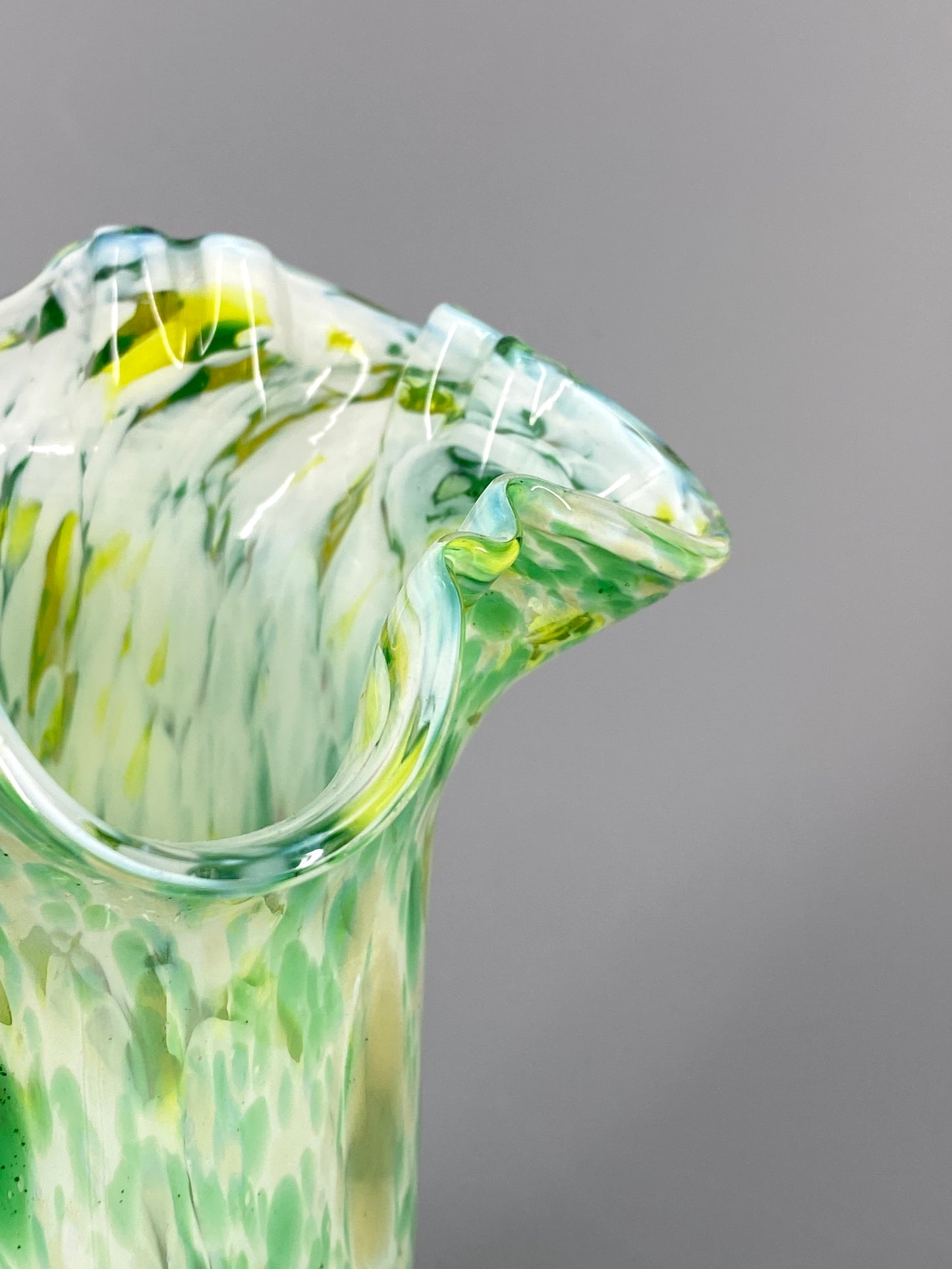 Murano Glas Vase, grün und weiß gesprenkelt, 70er