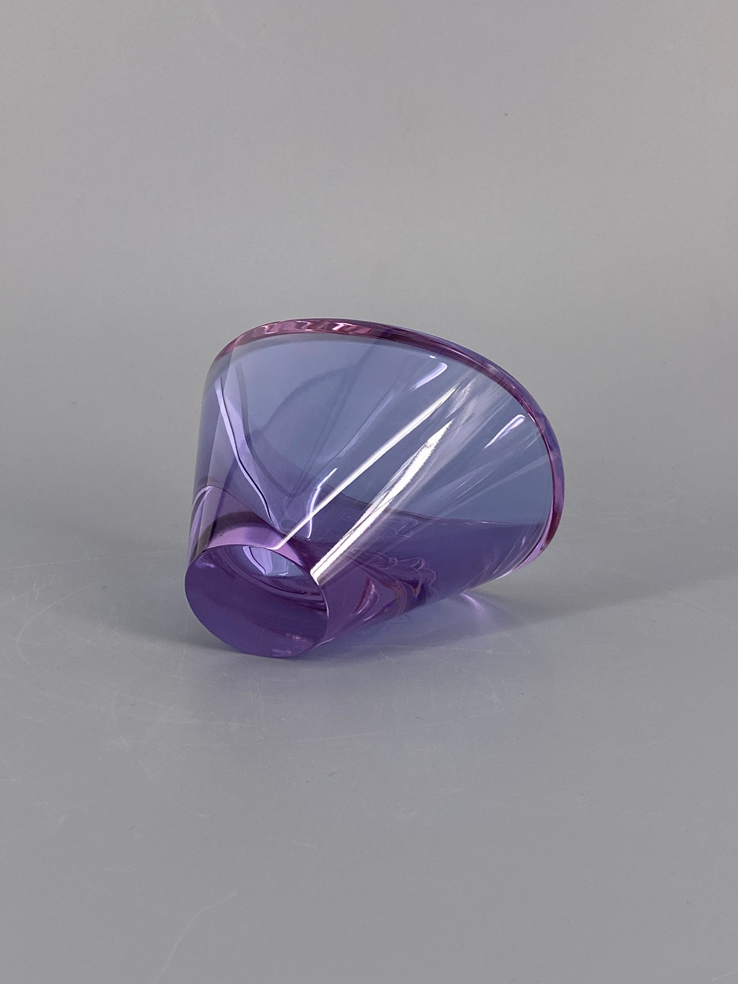 Schale aus Glas mit Schmetterlingen, Lila