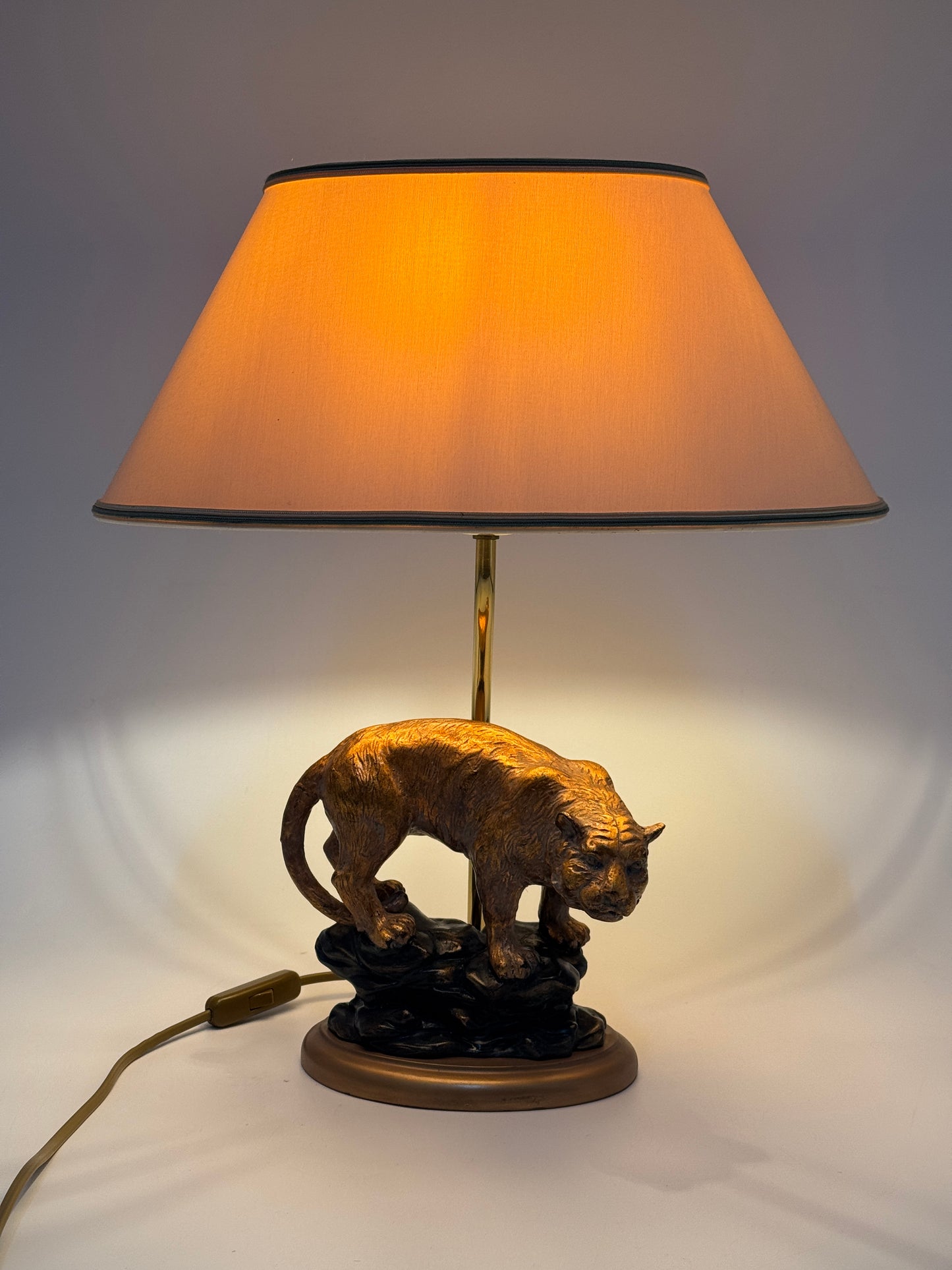 Tischlampe von Feese in Urban Jungle Stil