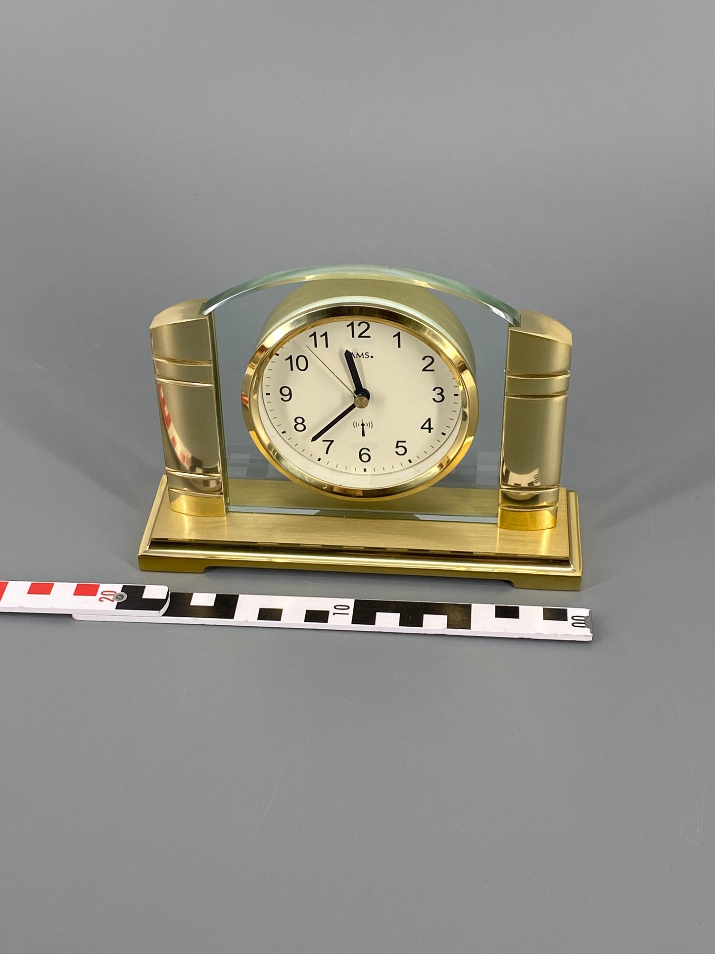 goldene Tischuhr von AMS, Modell 5143