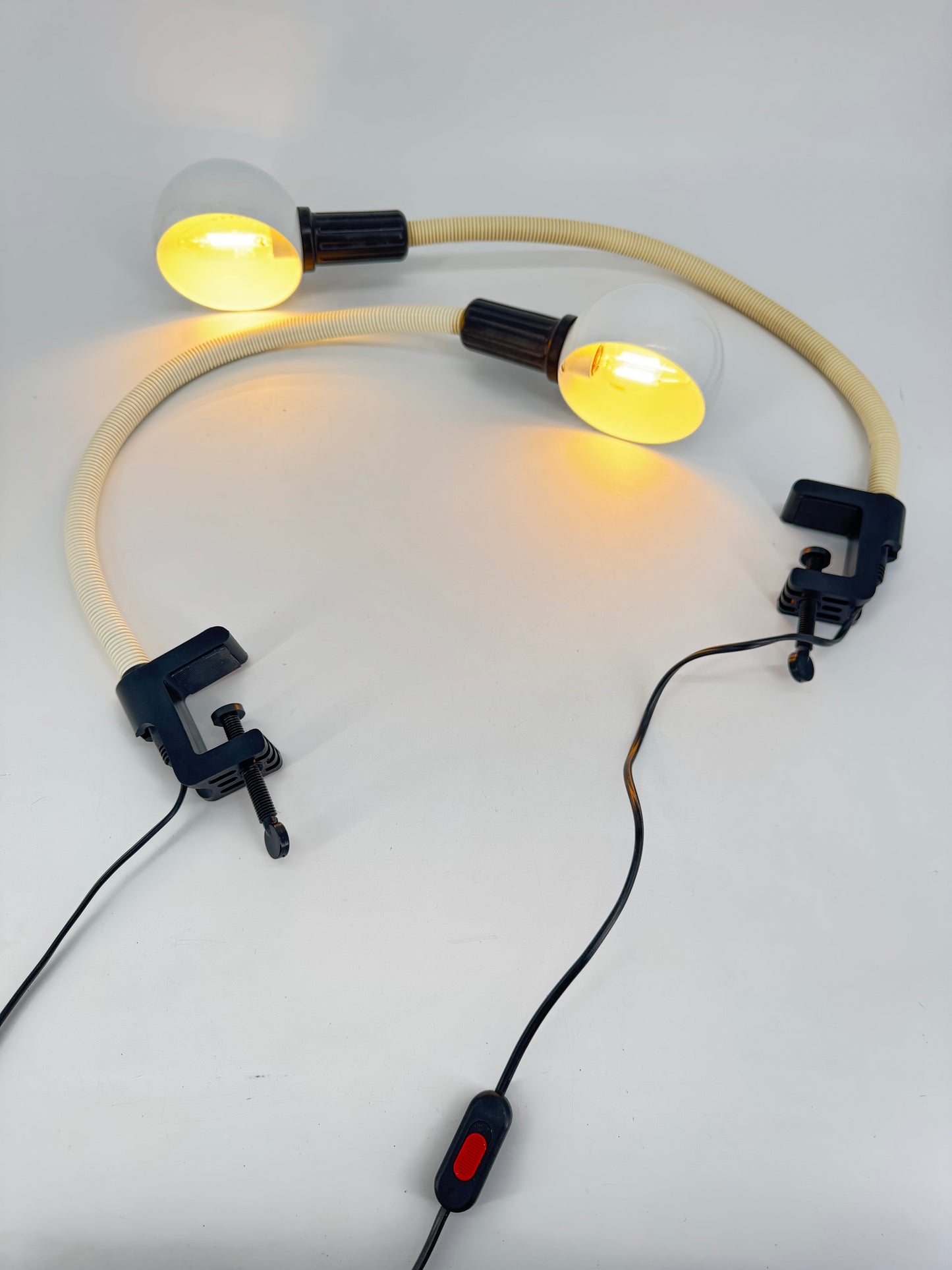 Paar Klemmlampen mit biegsamen Schwanenhals