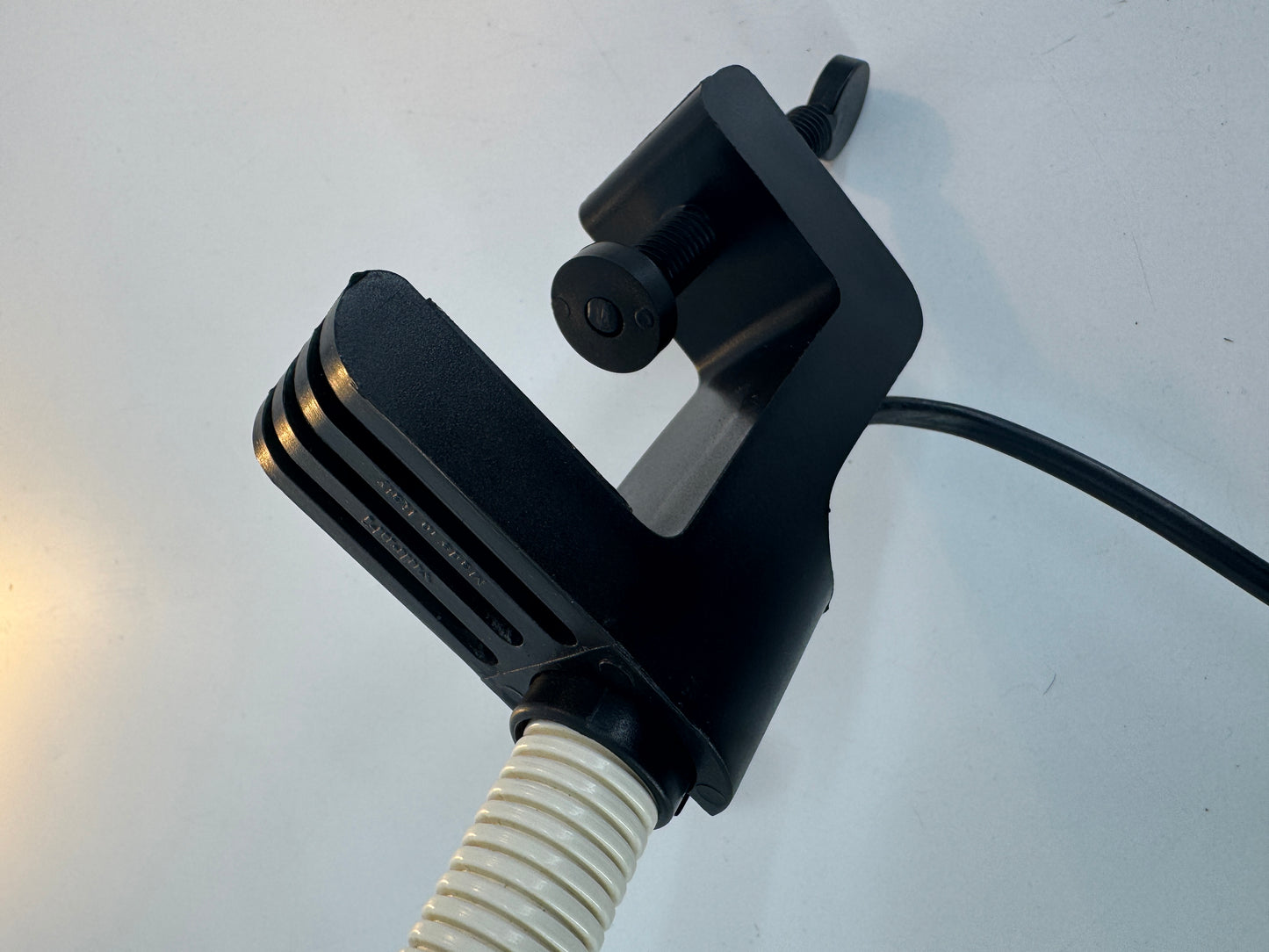 Paar Klemmlampen mit biegsamen Schwanenhals