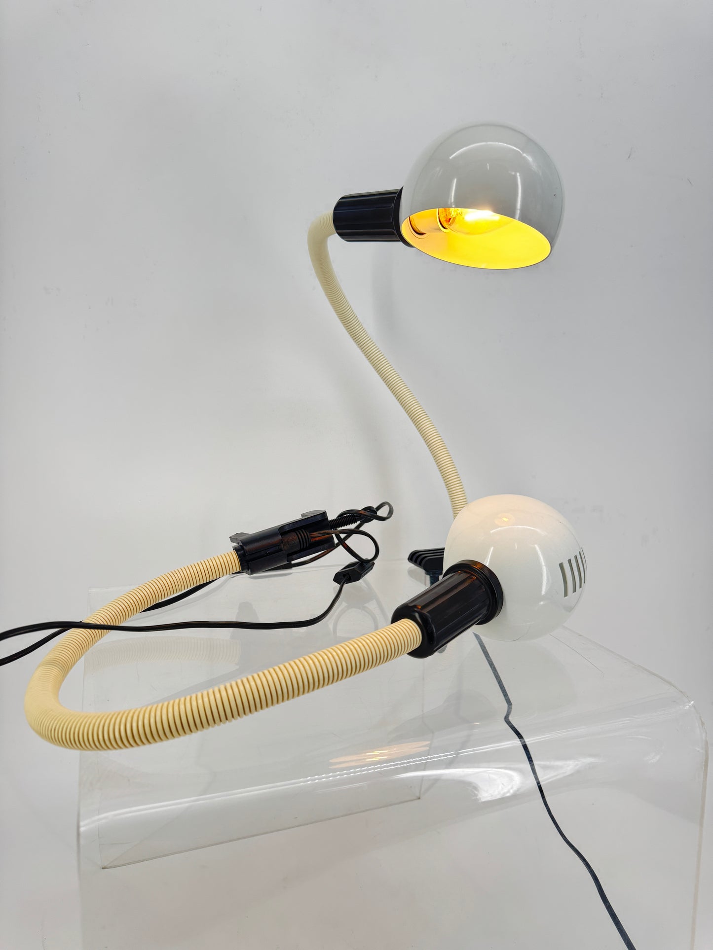 Paar Klemmlampen mit biegsamen Schwanenhals