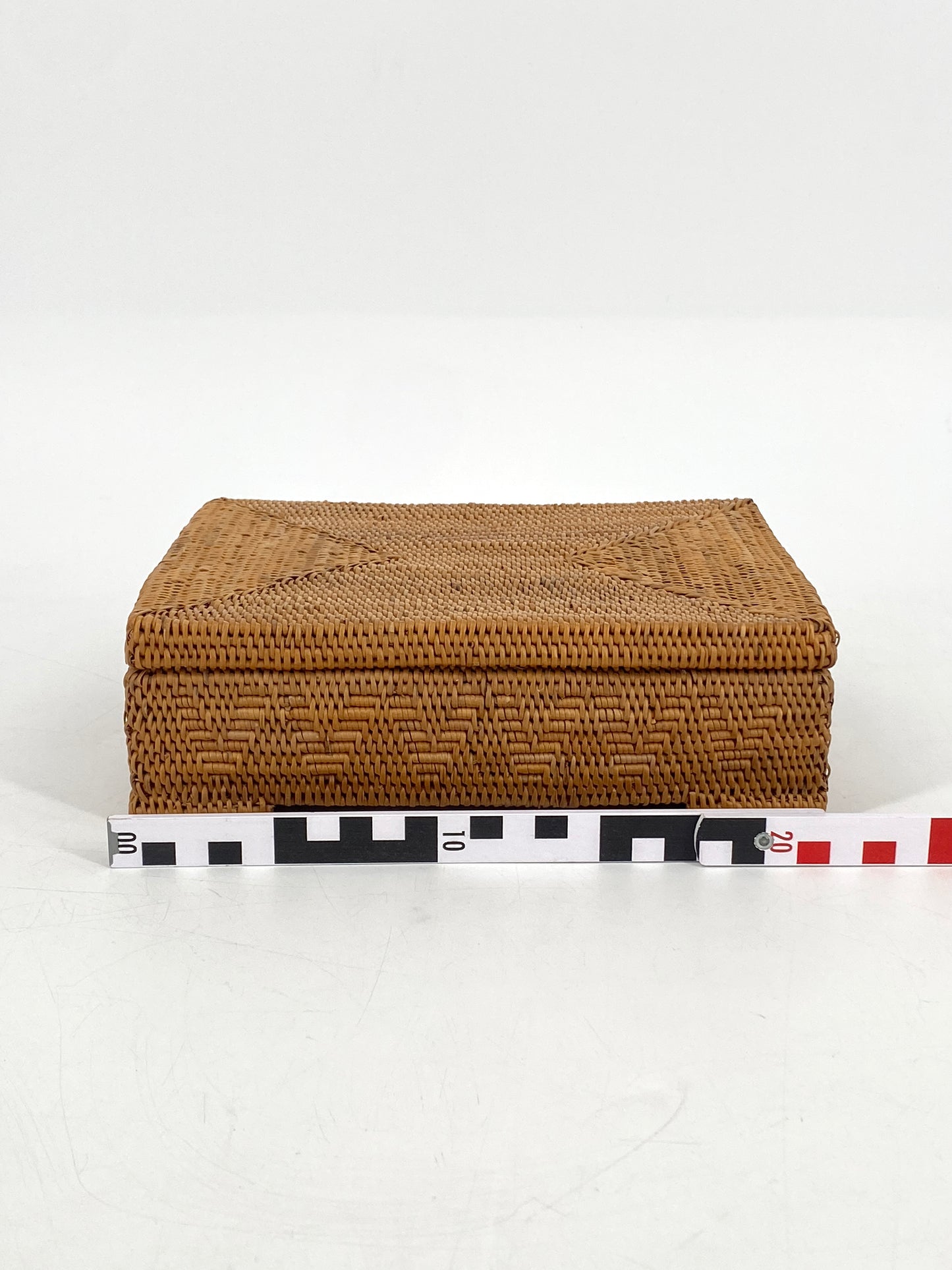 Handgewebte Aufbewahrungsbox aus Rattan mit feinem Dreiecks-Muster