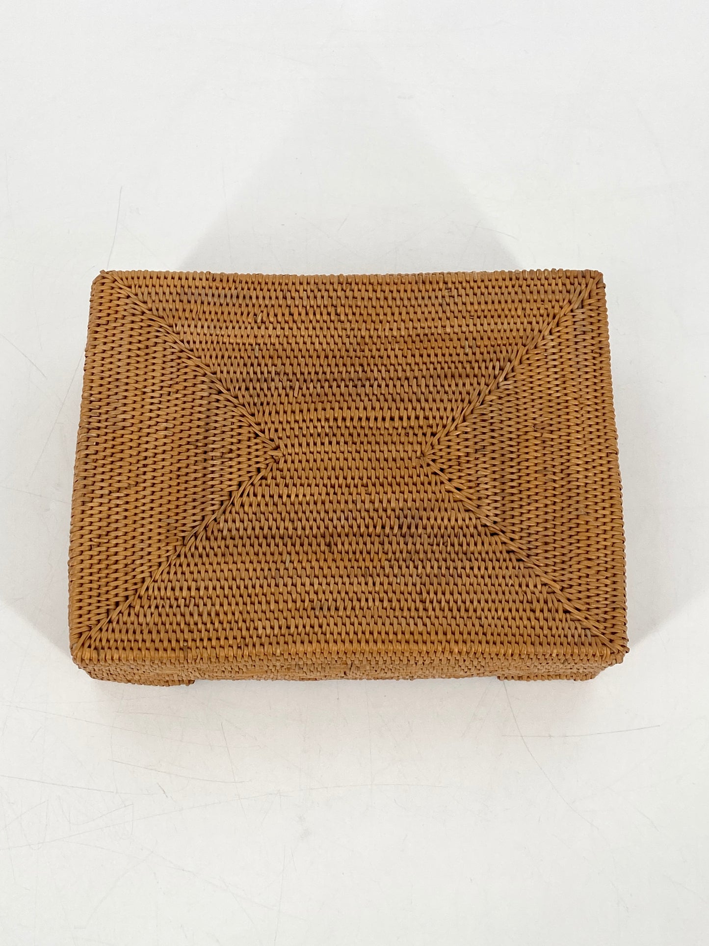 Handgewebte Aufbewahrungsbox aus Rattan mit feinem Dreiecks-Muster